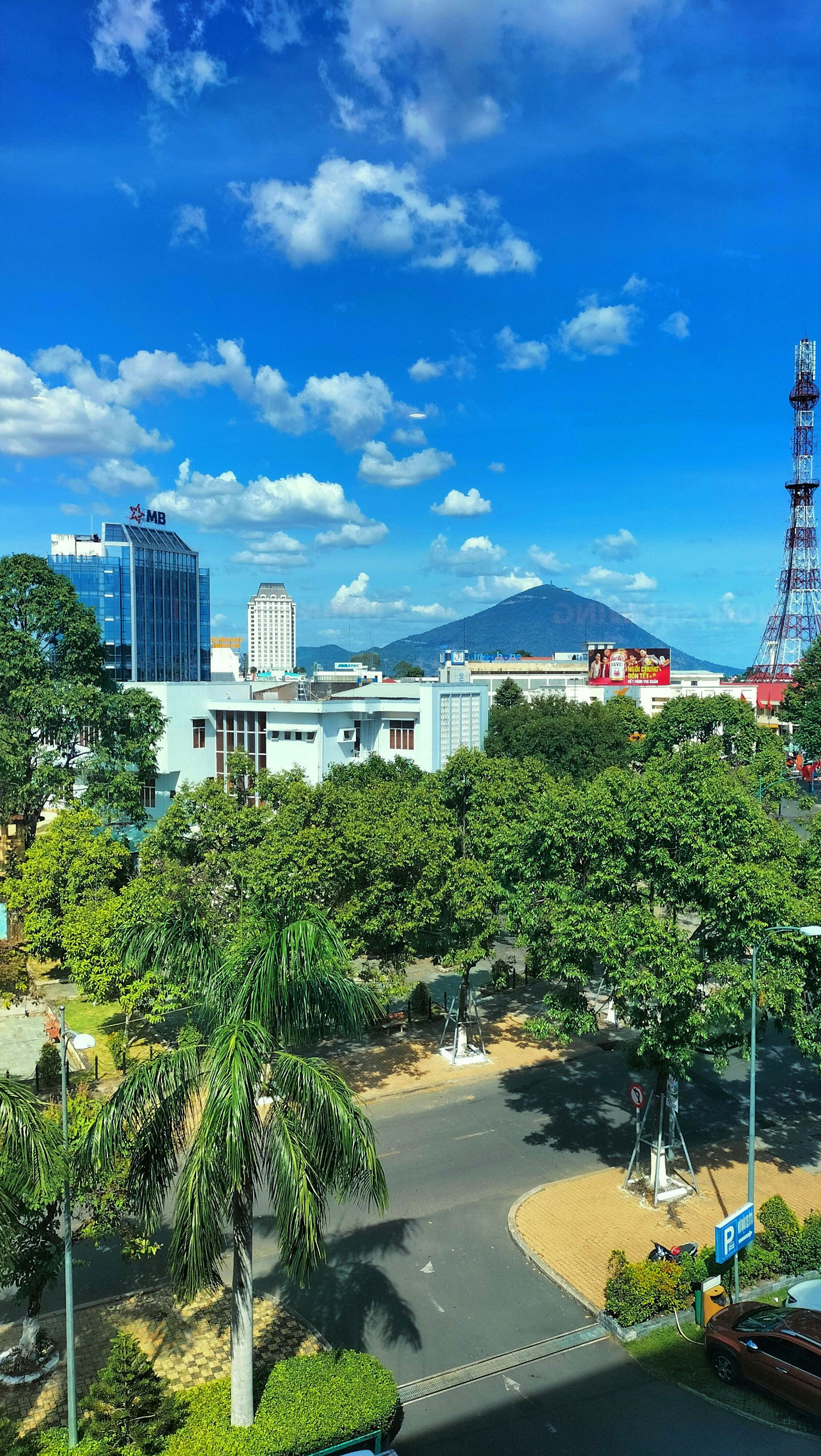 Thành phố Tây Ninh, núi Bà Đen, Vincom Plaza Tây Ninh, tháp tru…