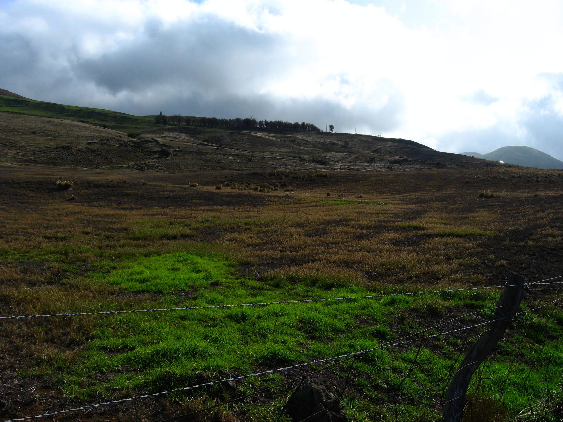Queen Kaʻahumanu Highway begins at the "T" intersection with Ak…