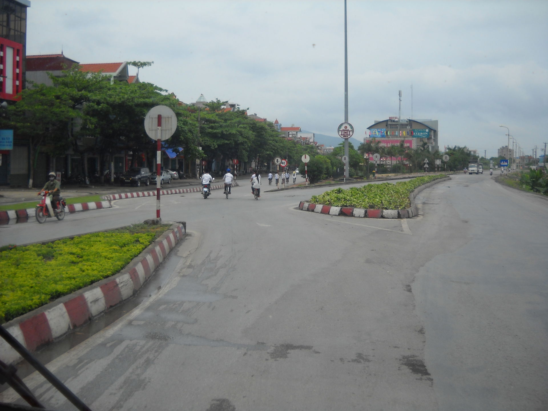 Entrance of Uông Bí city