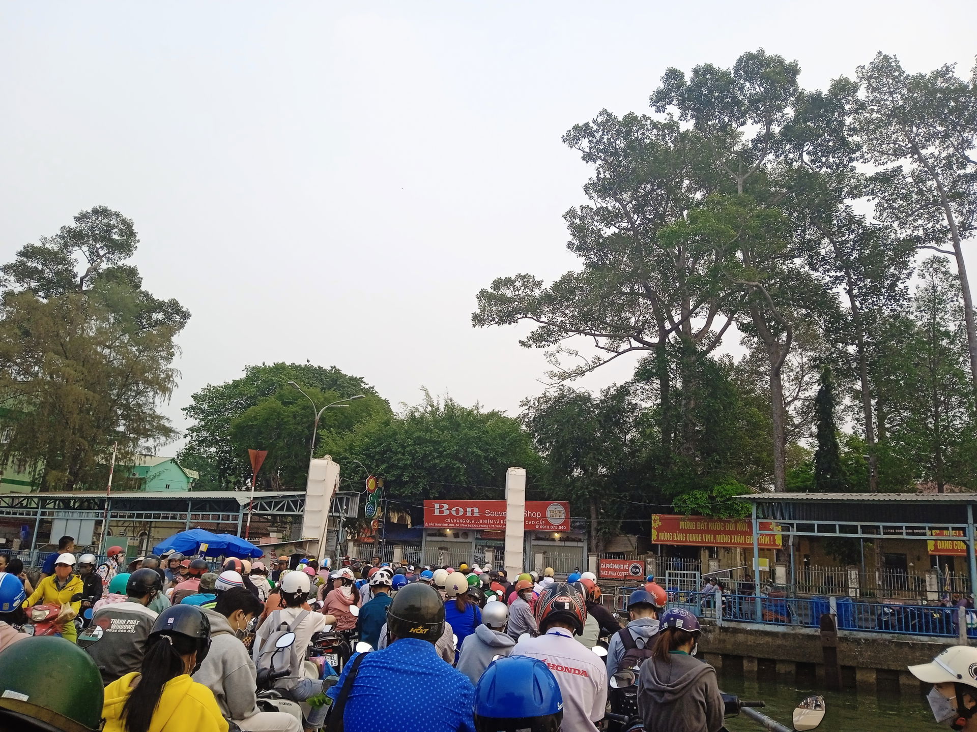 Phà An Bình bên bờ phường 1, thành phố Vĩnh Long