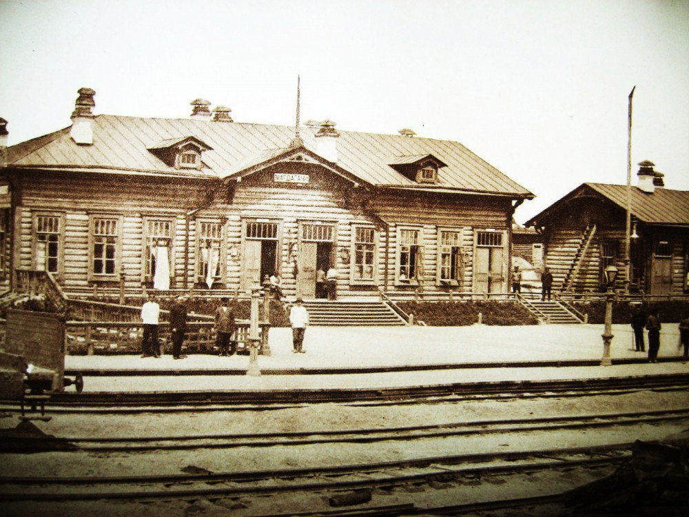 На фото 1915 год. В течении ХХ века вокзал несколько раз перест…