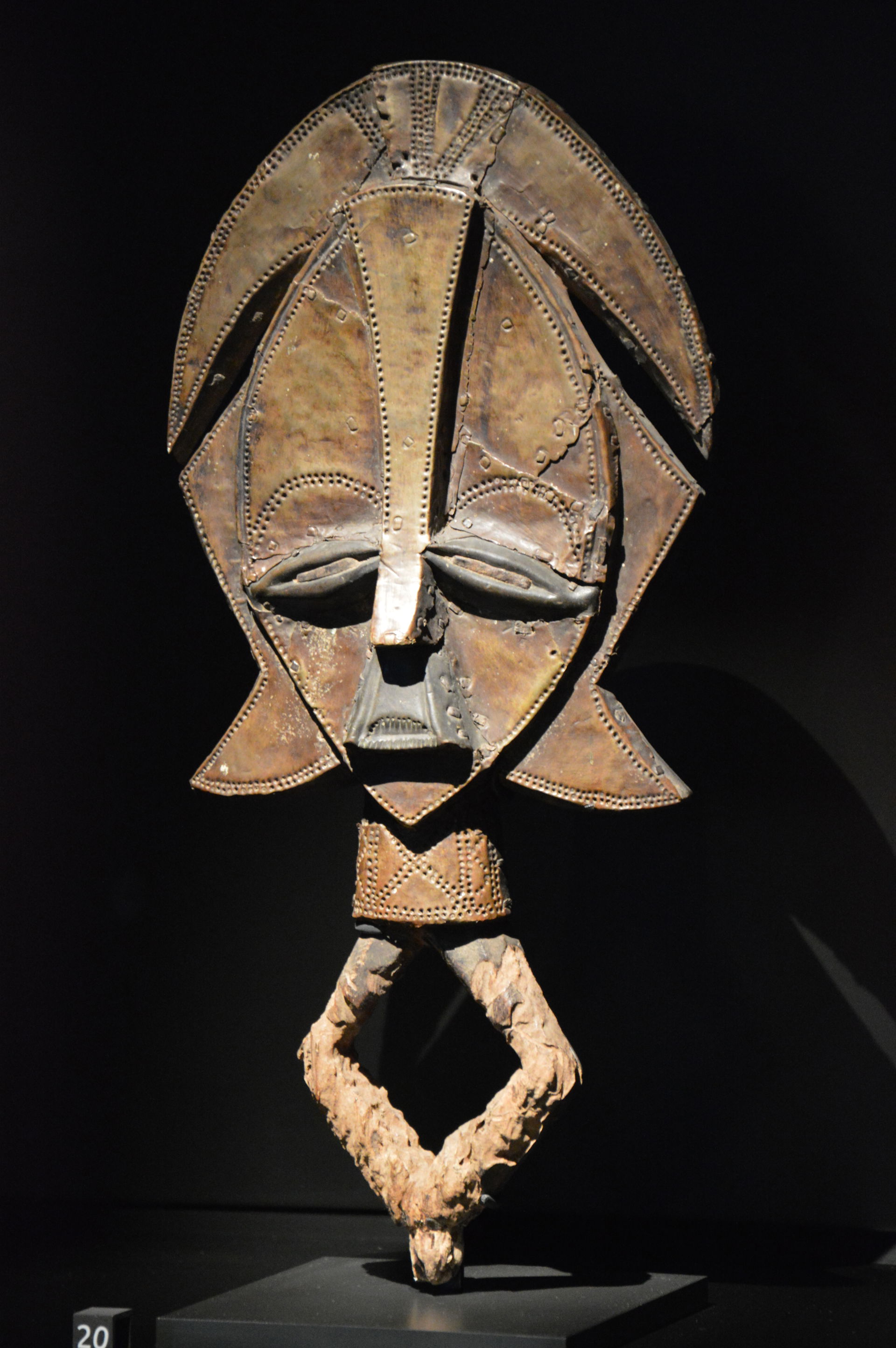 Figure from reliquary ensemble. Odumbo. Gabon.
