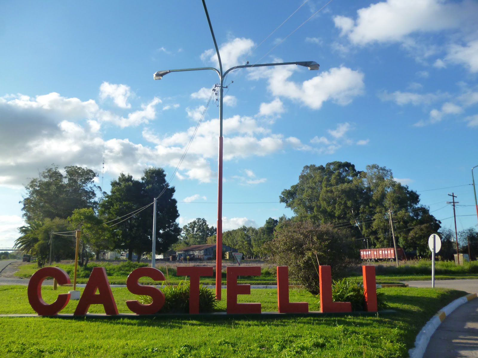 Entrada a la ciudad de Castelli mano Capital Federal.