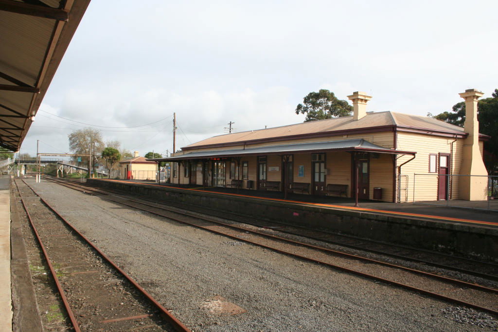 Colac railway station overview