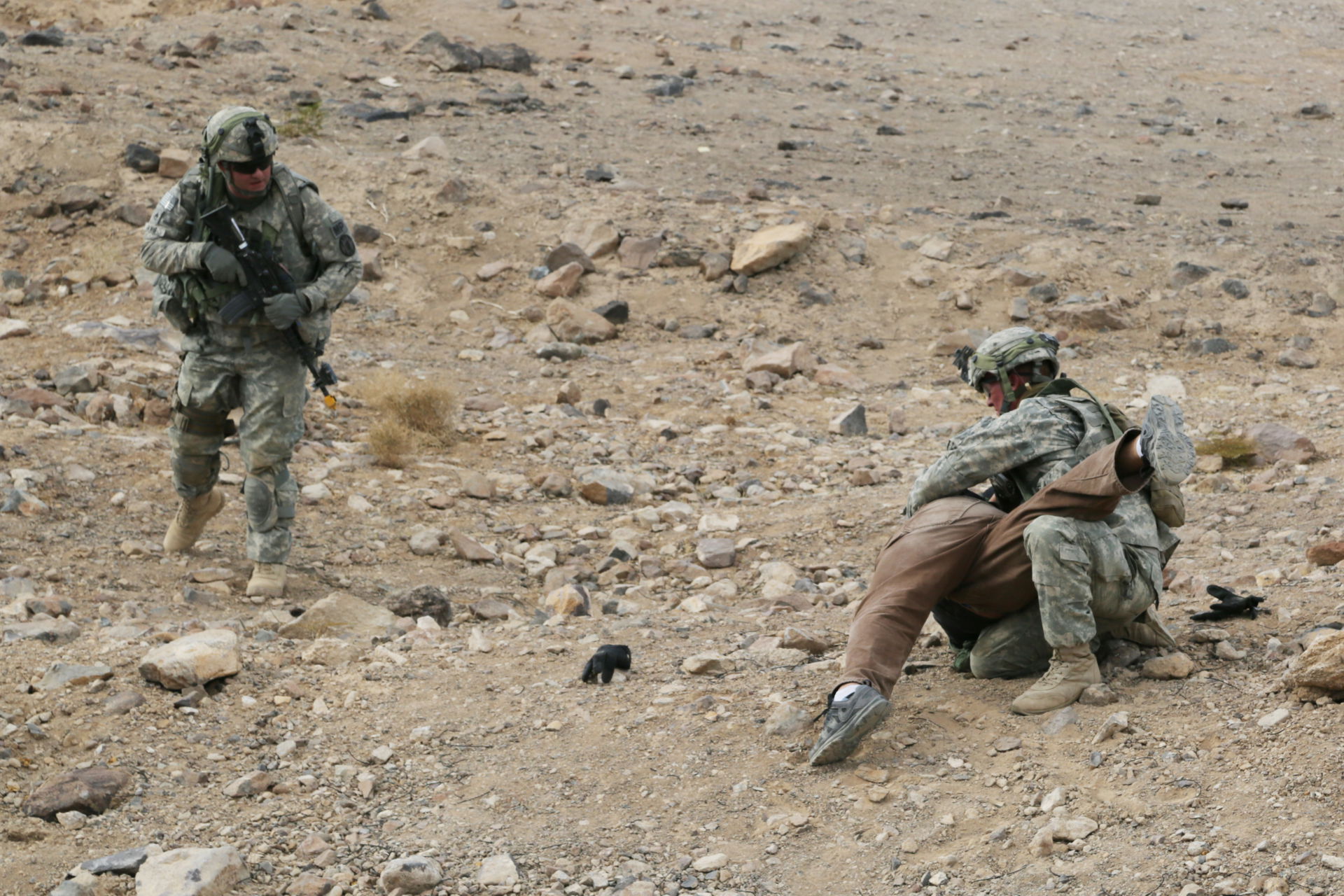 A U.S. Soldier of the 110th Military Police Company, 759th MP B…