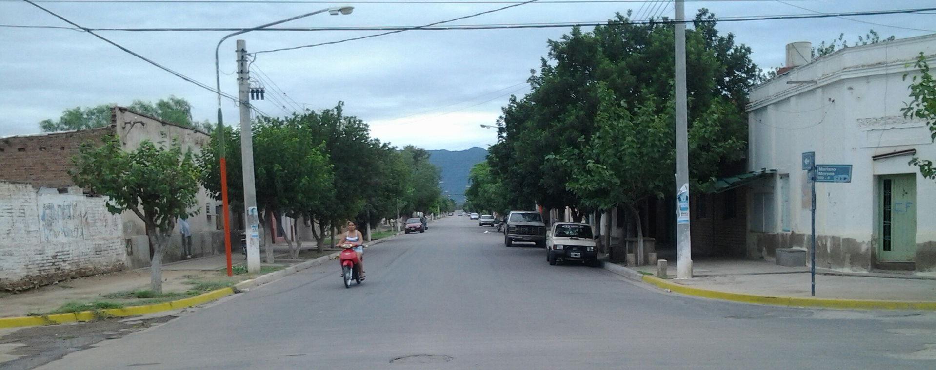 Imagen fotografica de una calle centrica de Chamical, un casco …