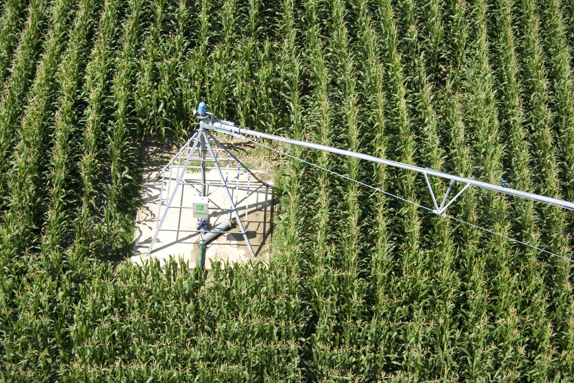 Centre pivot in corn, south-west France