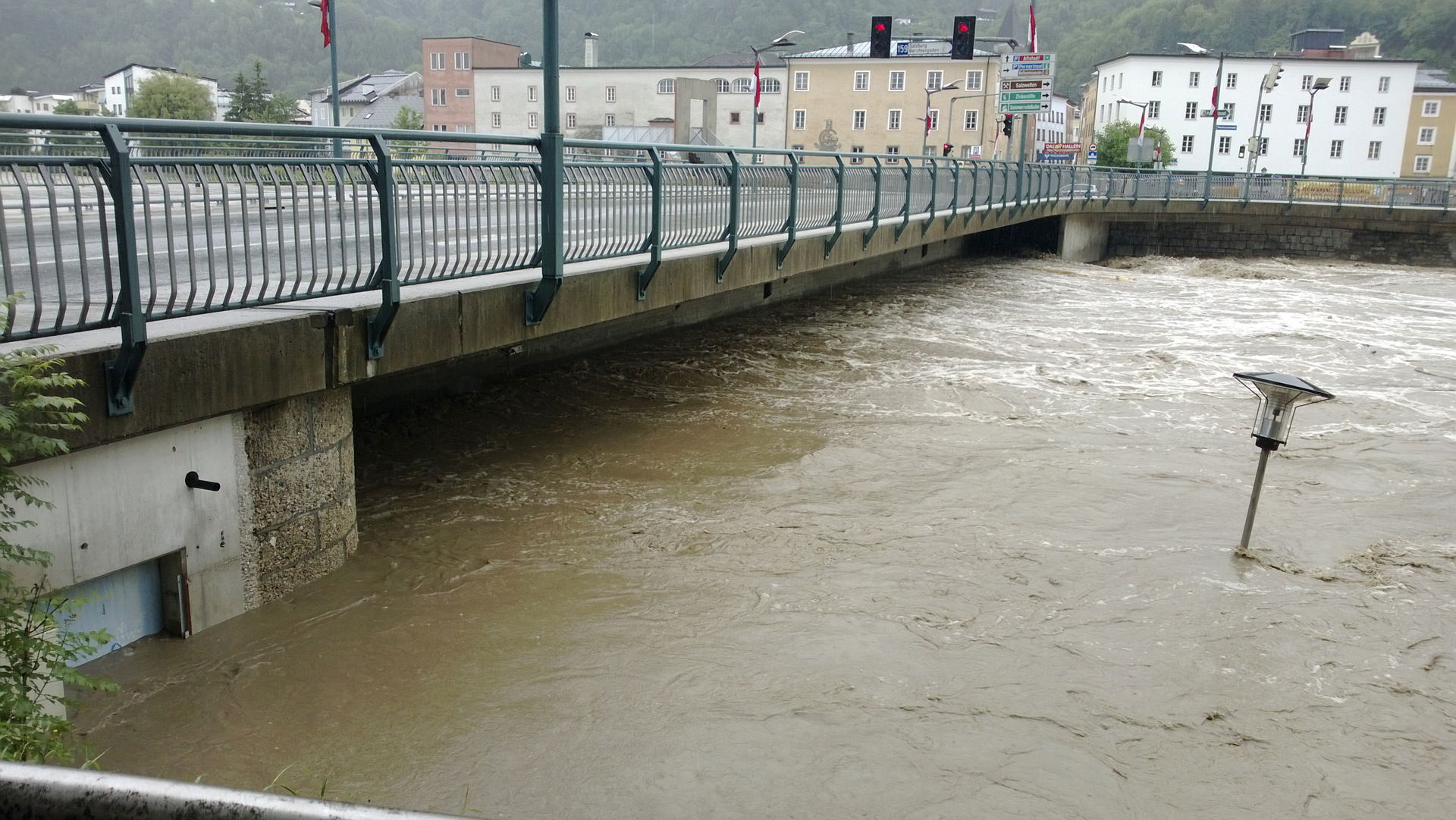 Hochwasser 2013 Hallein Stadtbrücke