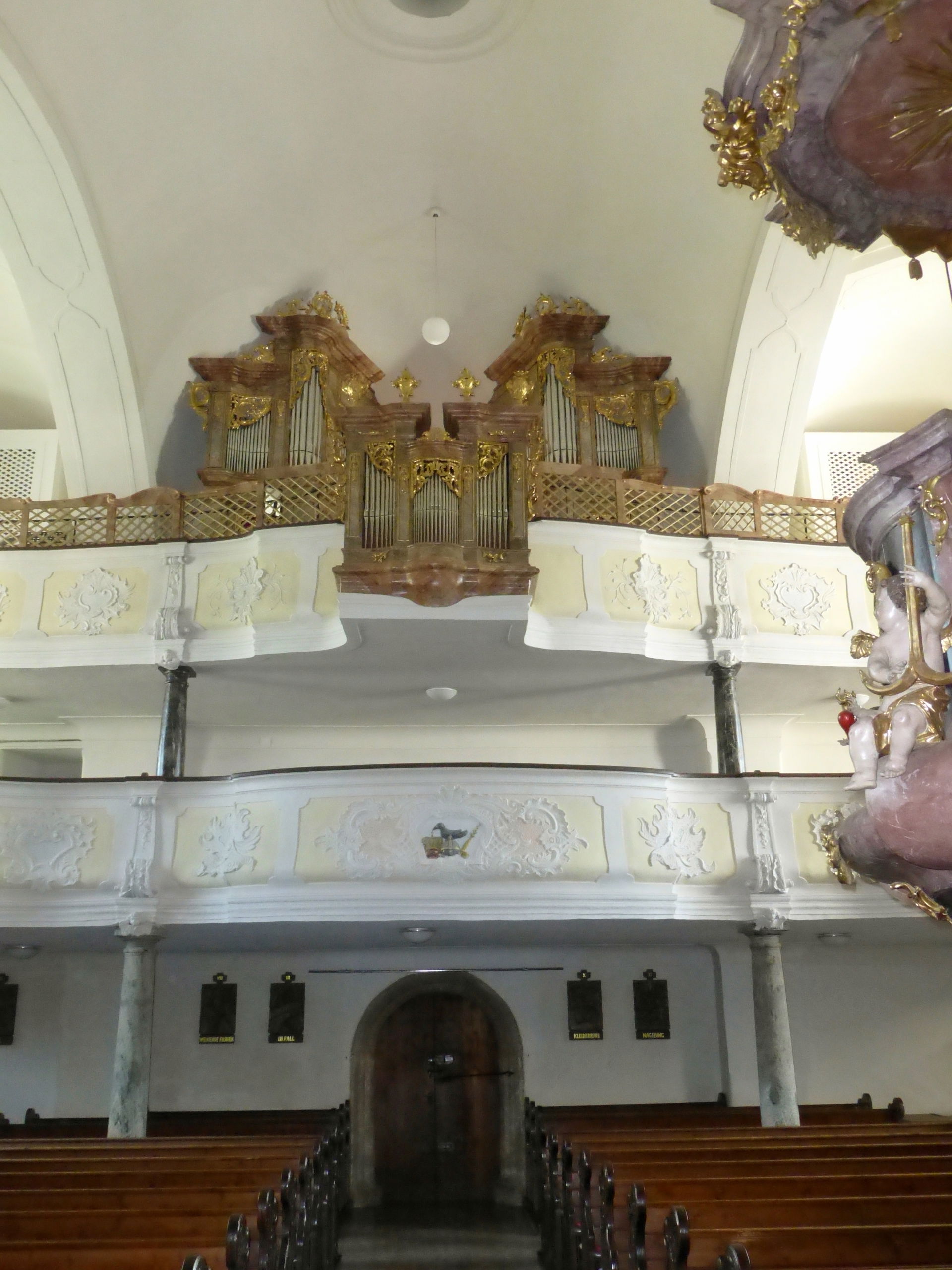 Kapfenberg Parish church putti from the pulpit and organ
