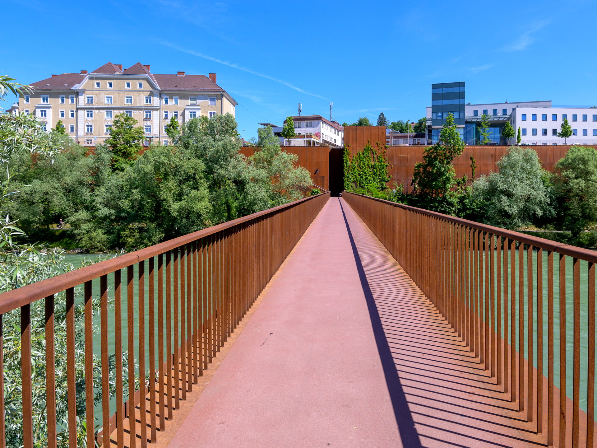 The Ennssteg in Steyr connects the old town with the station ar…