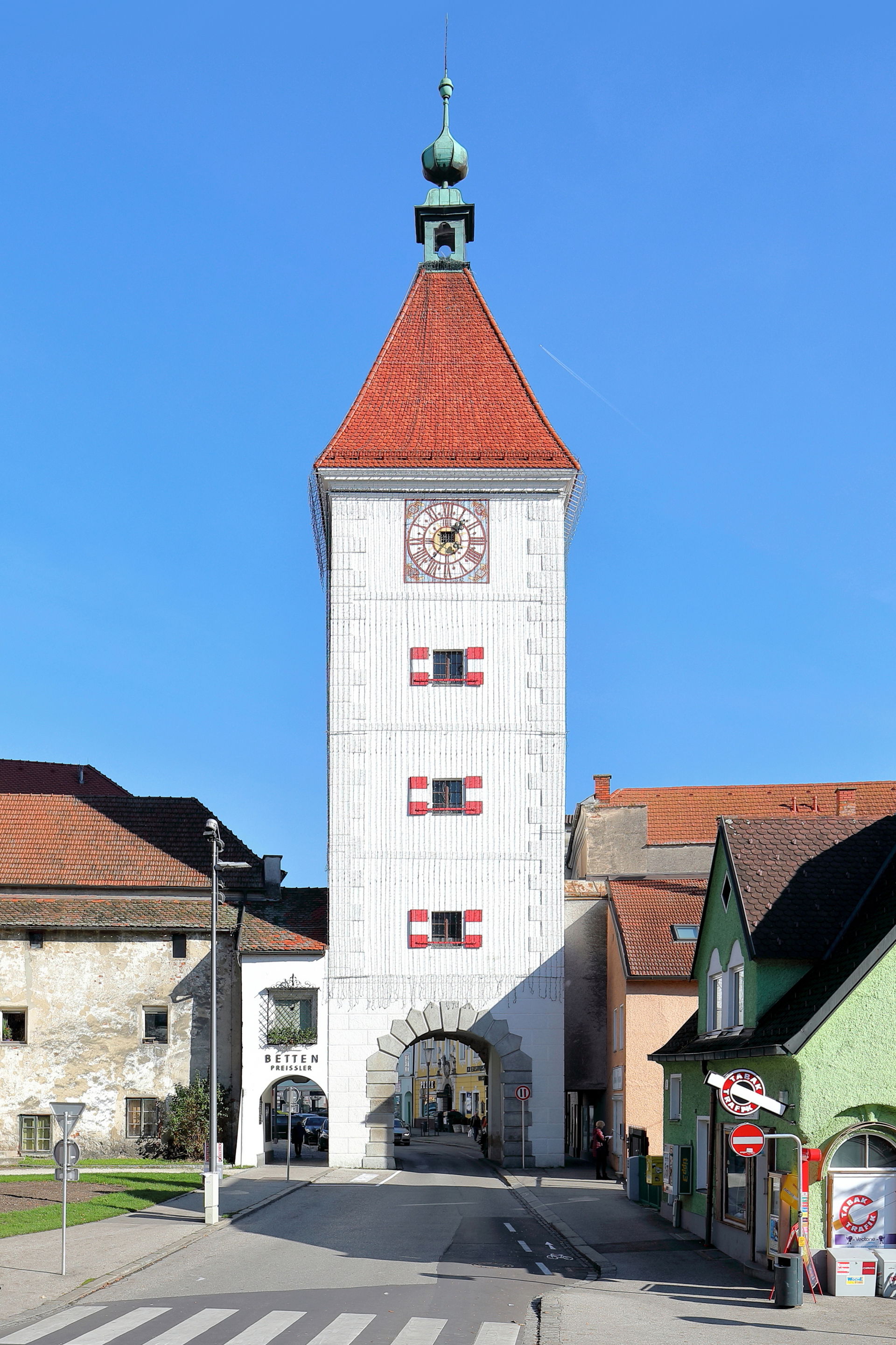 Westansicht des Ledererturmes in der oberösterreichischen Stadt…