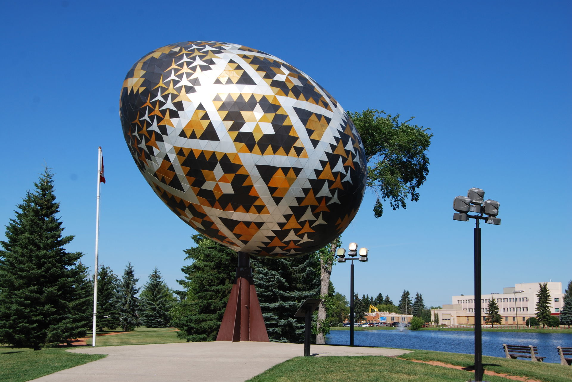 The Vegreville Egg, a giant egg commemorating the Mountie's 100…