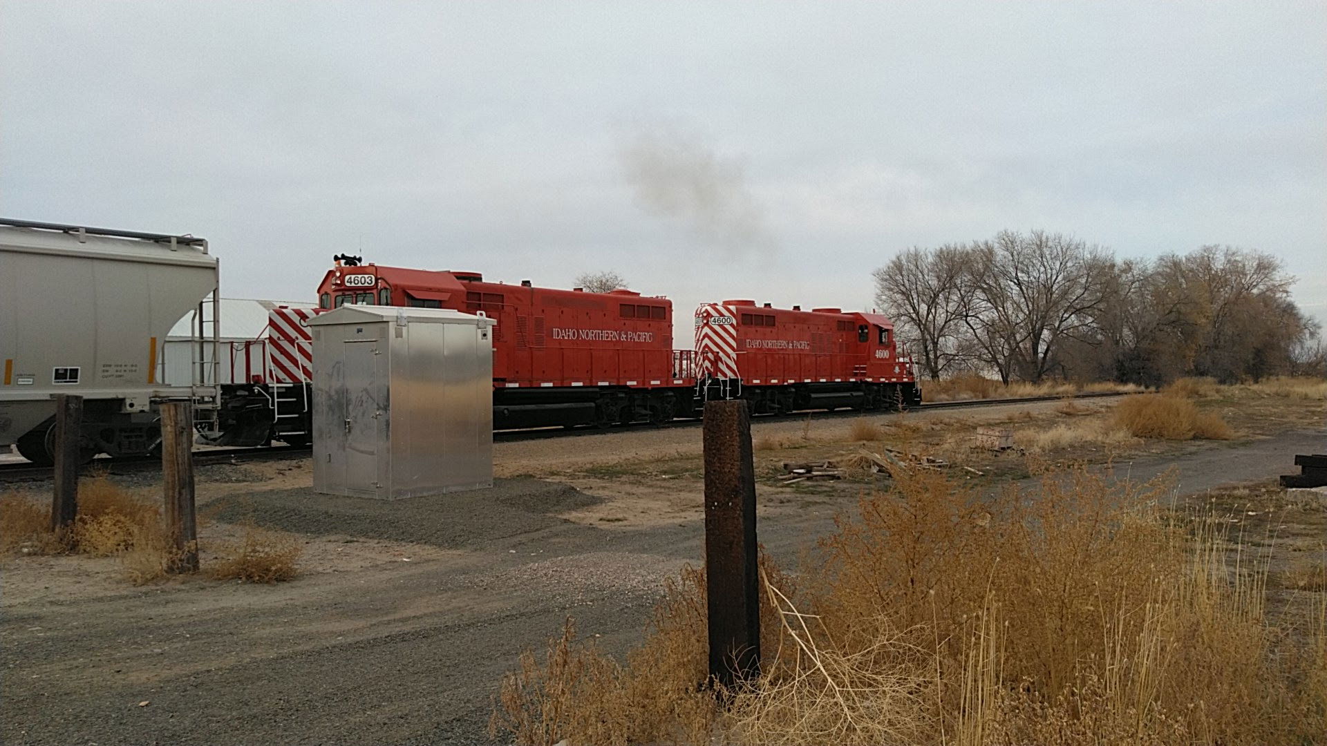 Idaho Northern &amp; Pacific GP9Rs 4600 &amp; 4603 pull a westb…