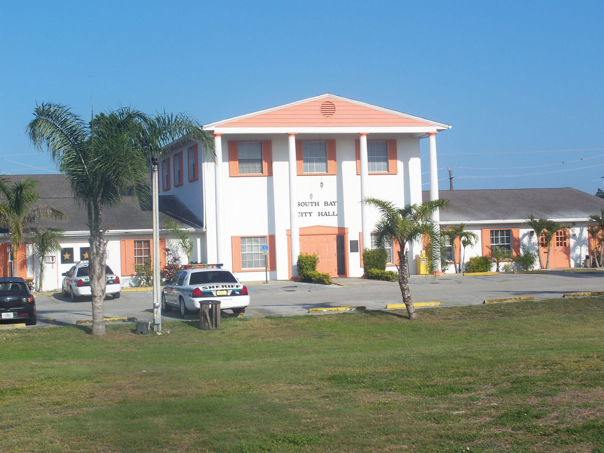 South Bay, Florida: City hall