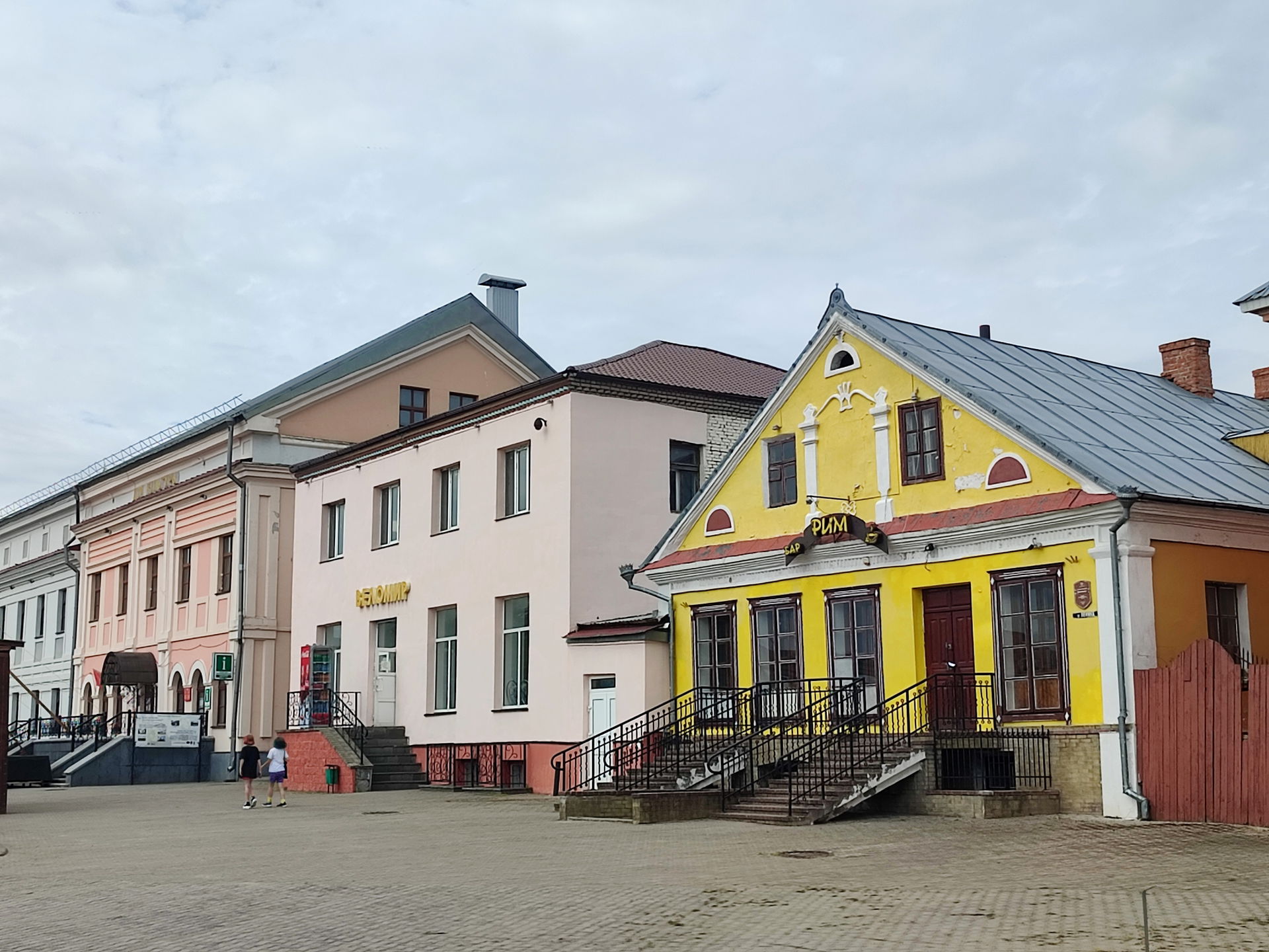Новогрудок. Центр города. Бар «Рим» в здании бывшей синагоги.