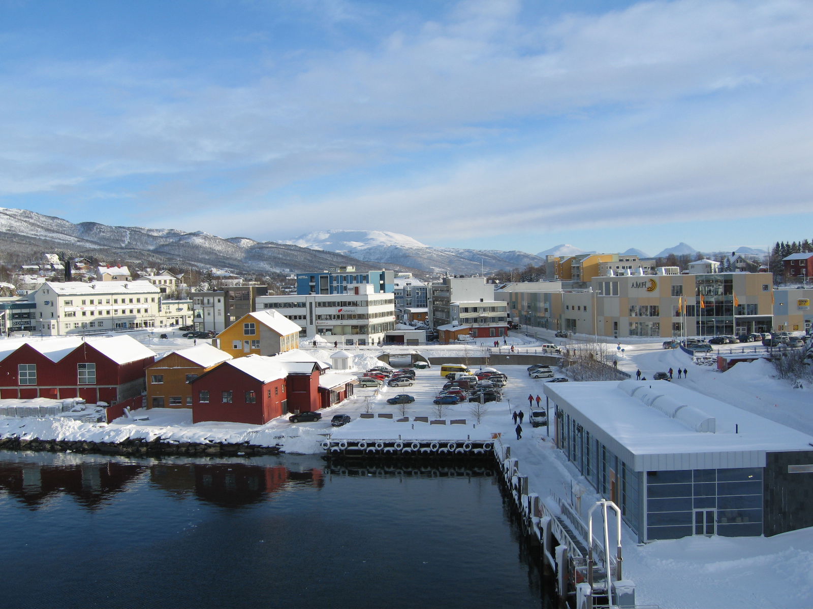 Finnsnes sentrum sett fra dekk på Hurtigruta