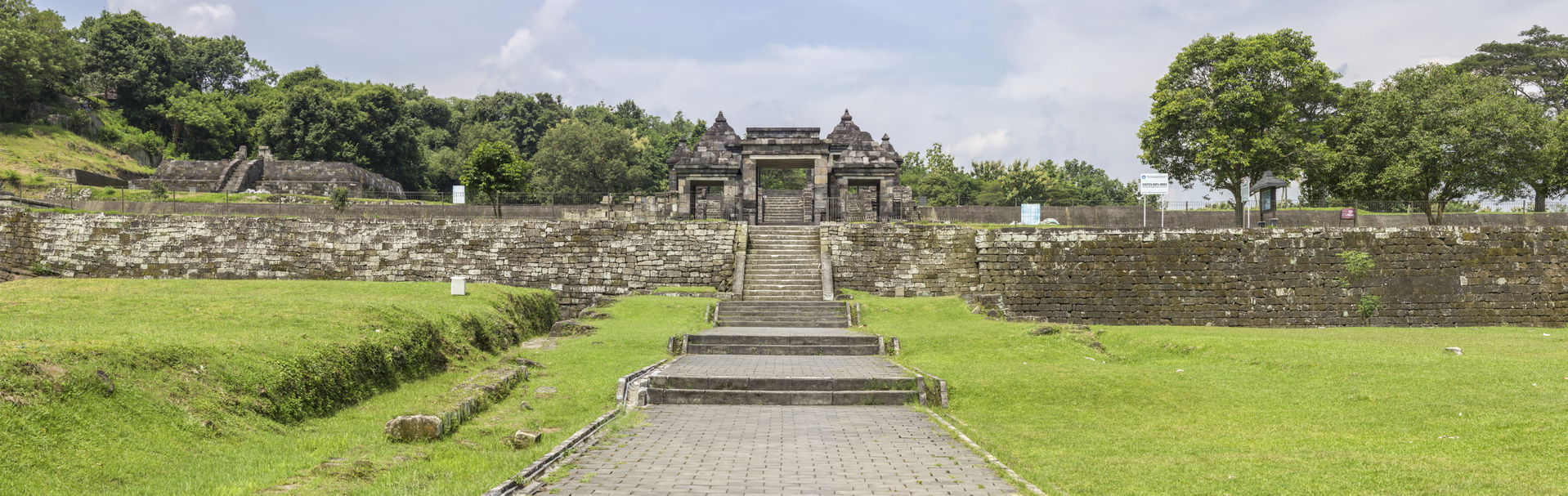 Approach to Ratu Boko