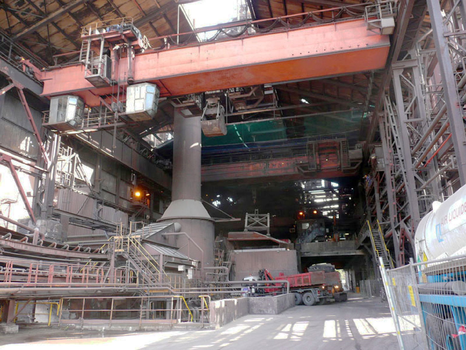 View of the casting hall, with the INBA granulating system (sup…