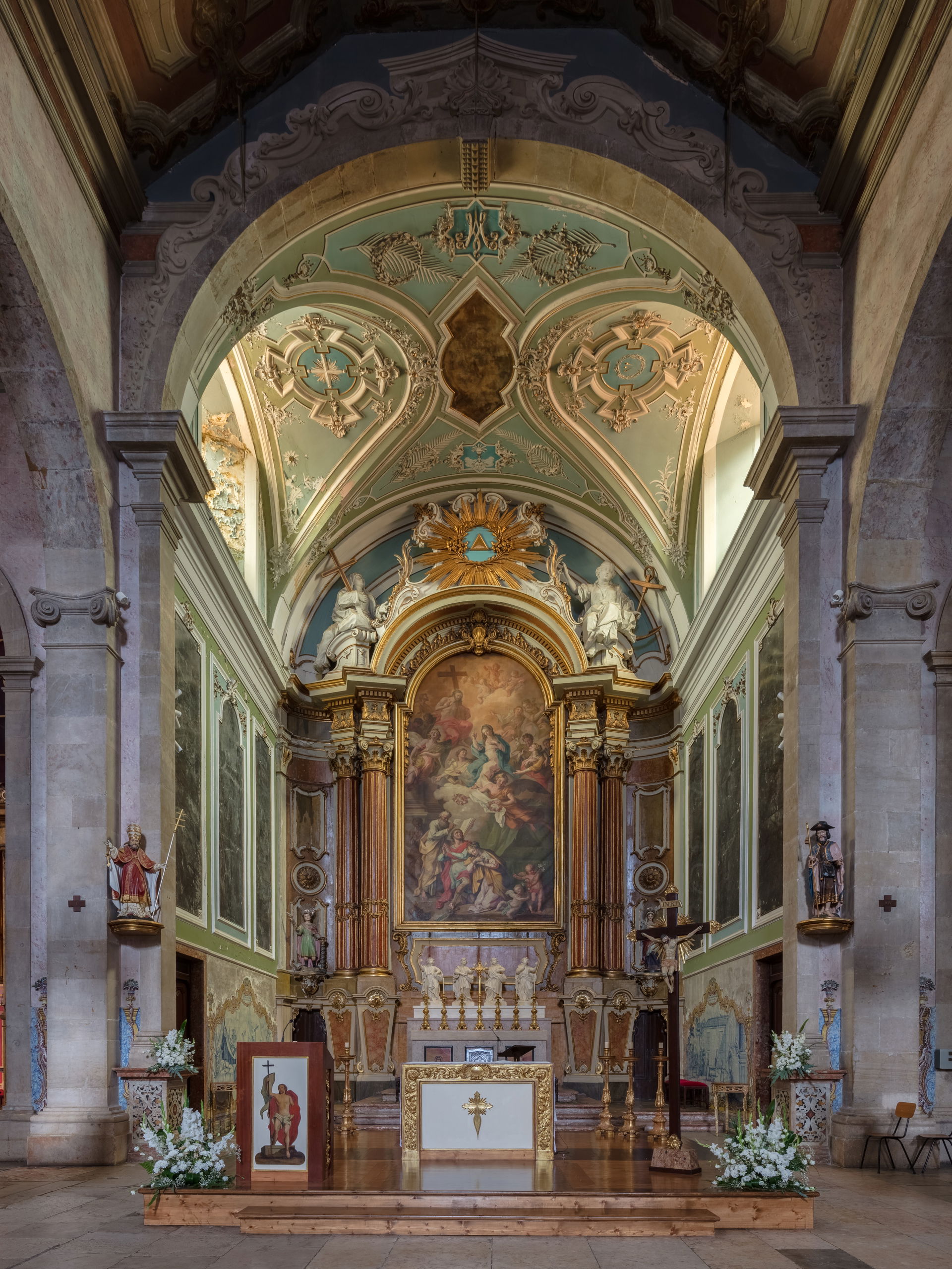 Main altar of St.Julian's Church, in Portuguese "Igreja de São …