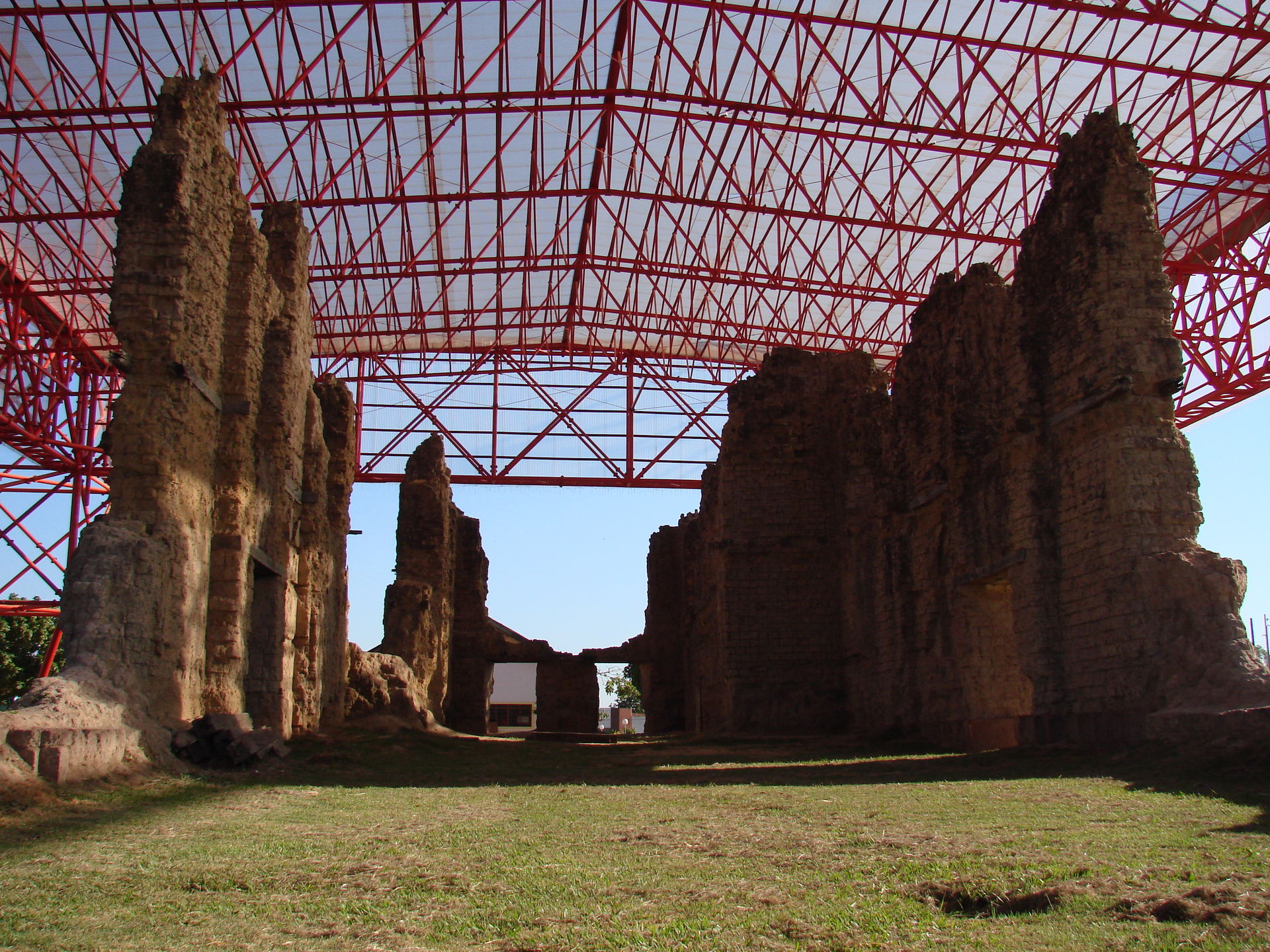 Ruínas da igreja matriz de Vila Bela da Santíssima Trindade-MT,…