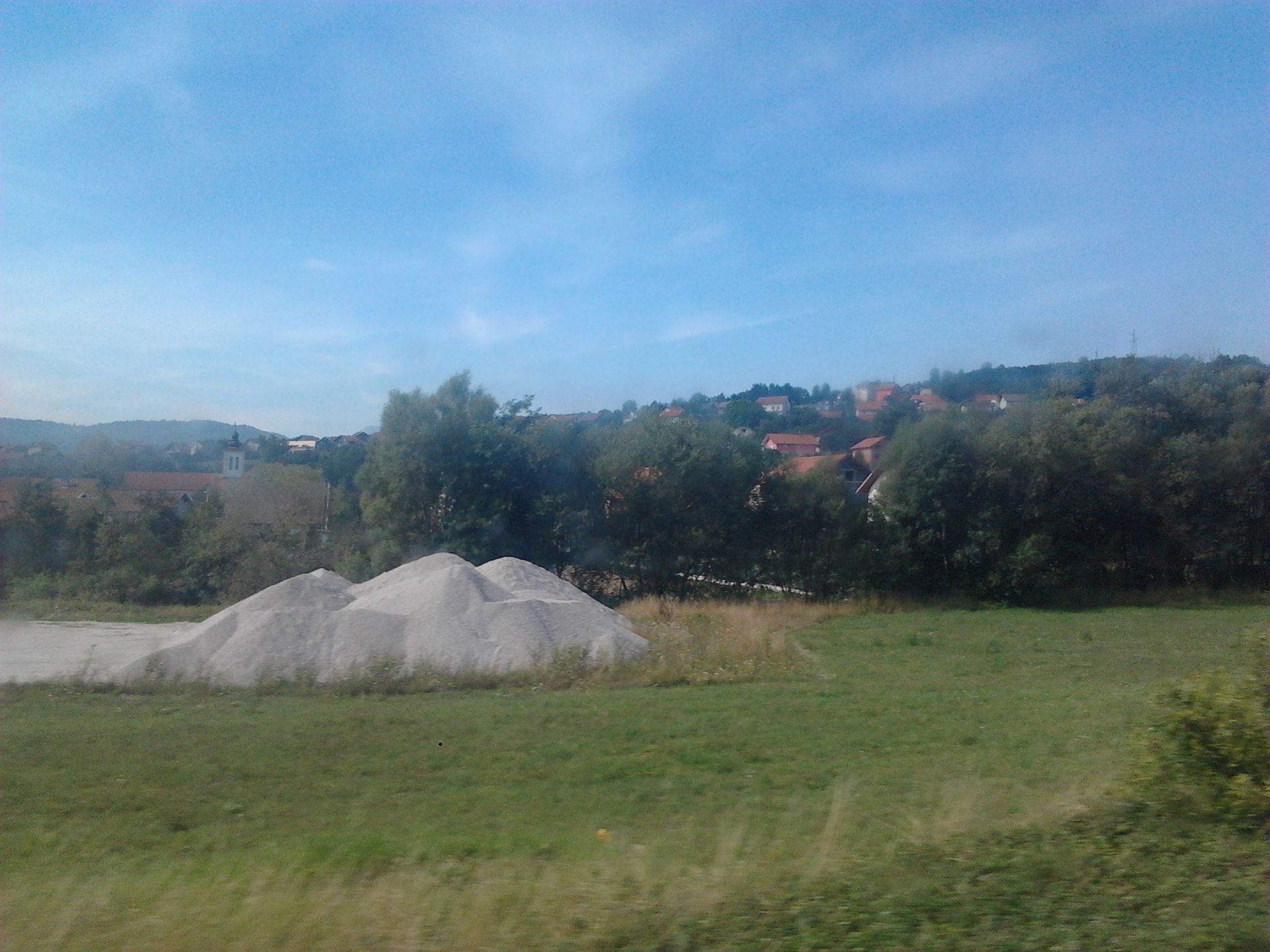 Polje sa pravoslavnom crkvom u Bugojnu.
