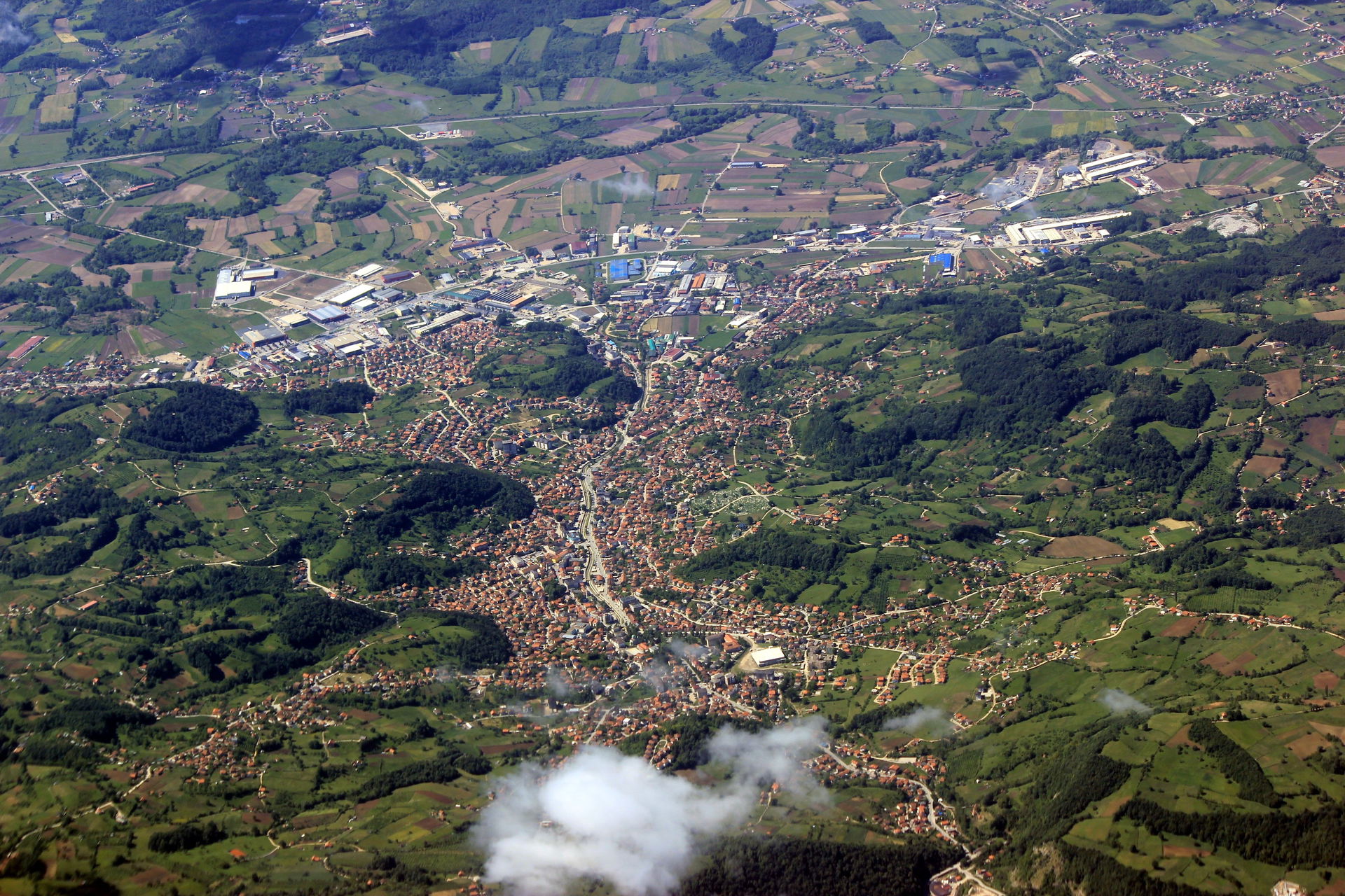 Luftbild von Gračanica (BiH).