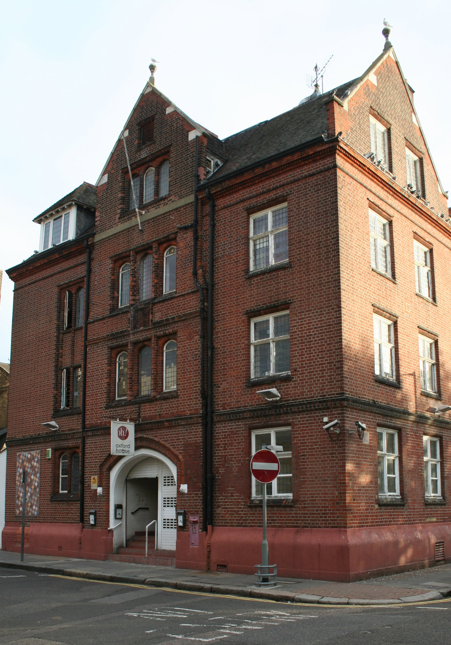 This is a photo of listed building number 1396458.