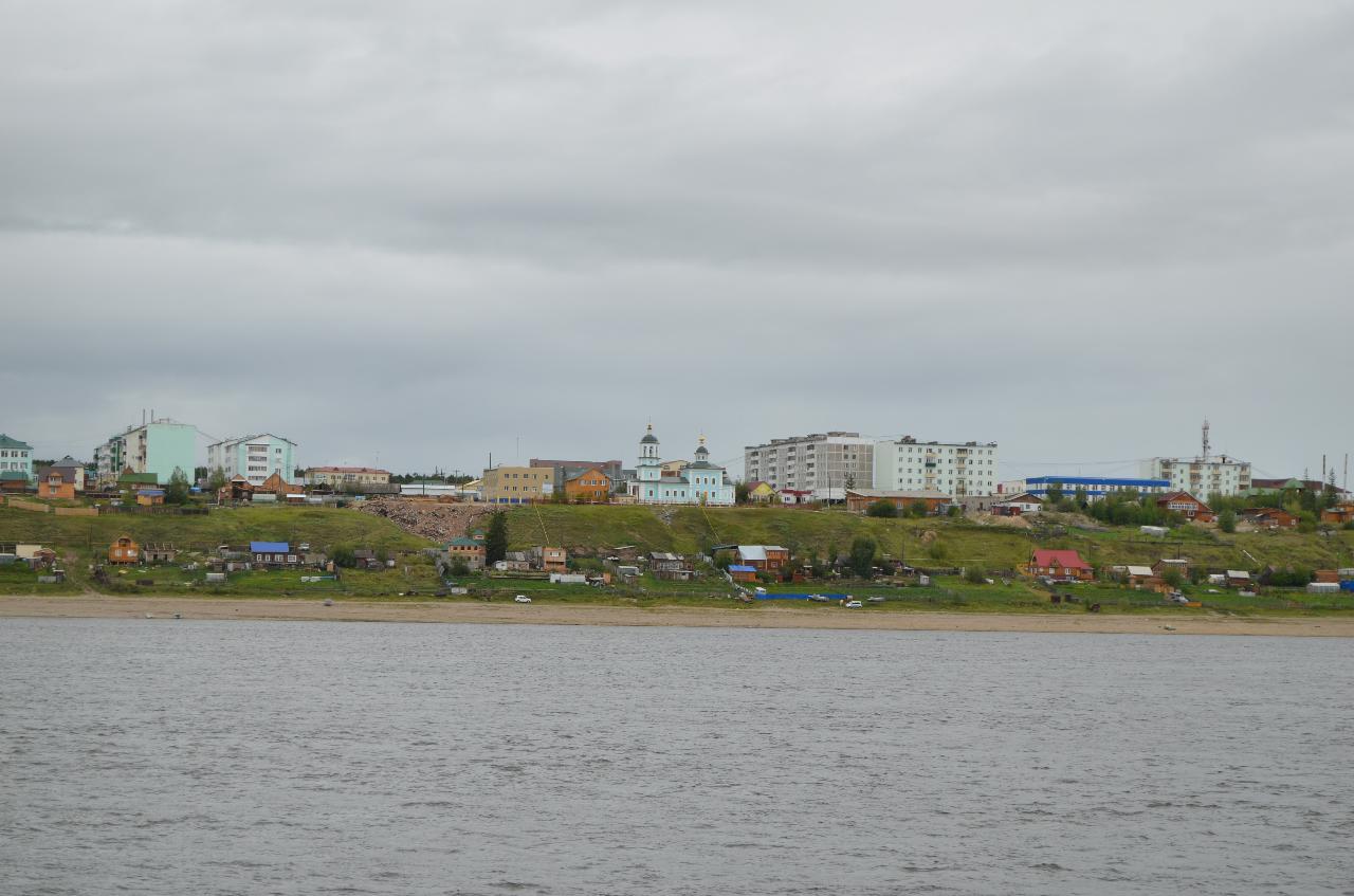 Город Покровск (Якутия) с реки