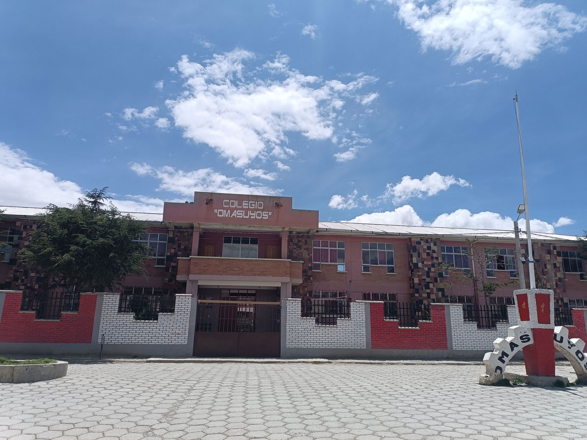 El colegio Omasuyos es uno de los siete centros educativos del…