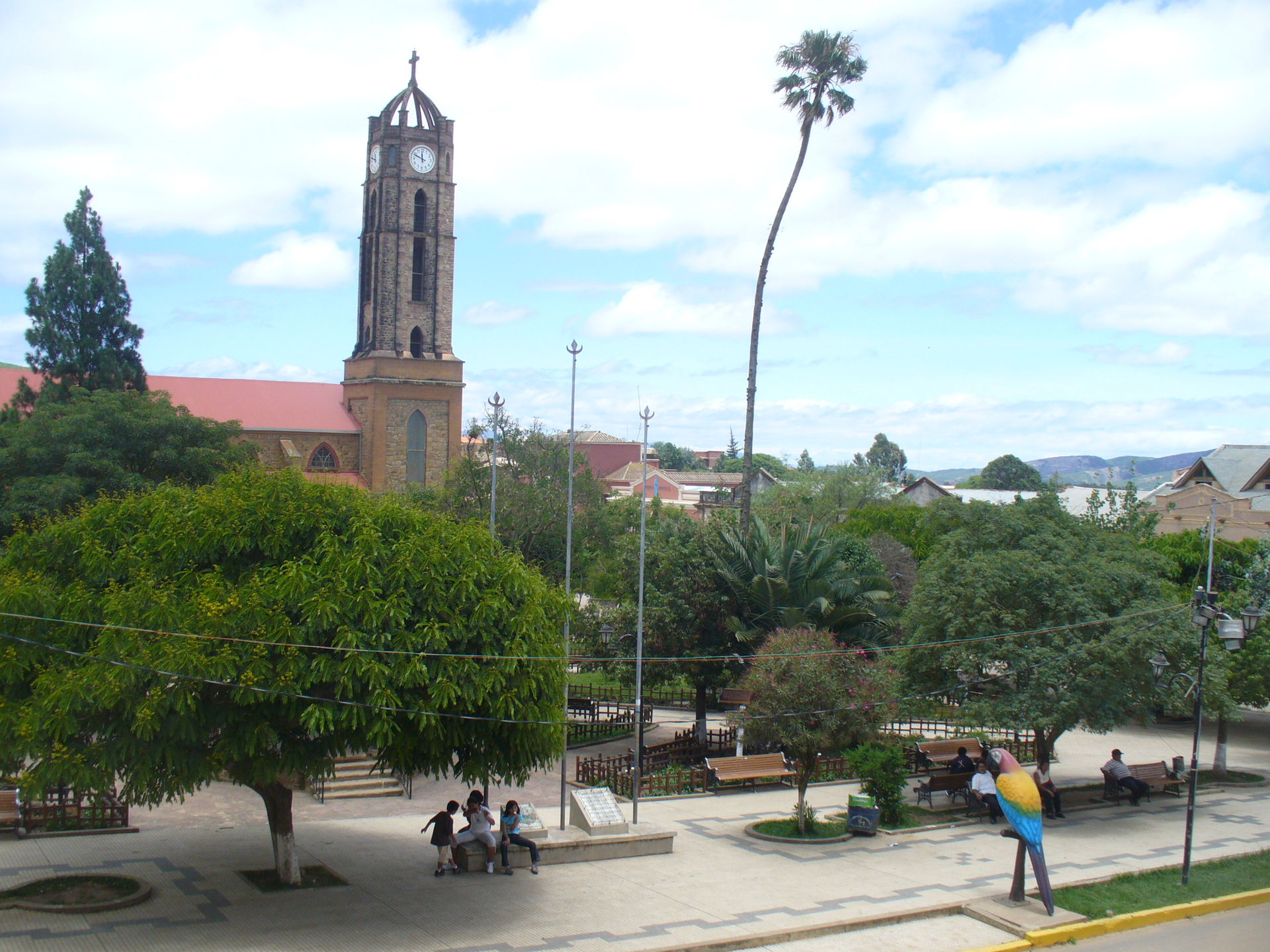 vista parcial de la plaza principal de la ciudad de Vallegrande…