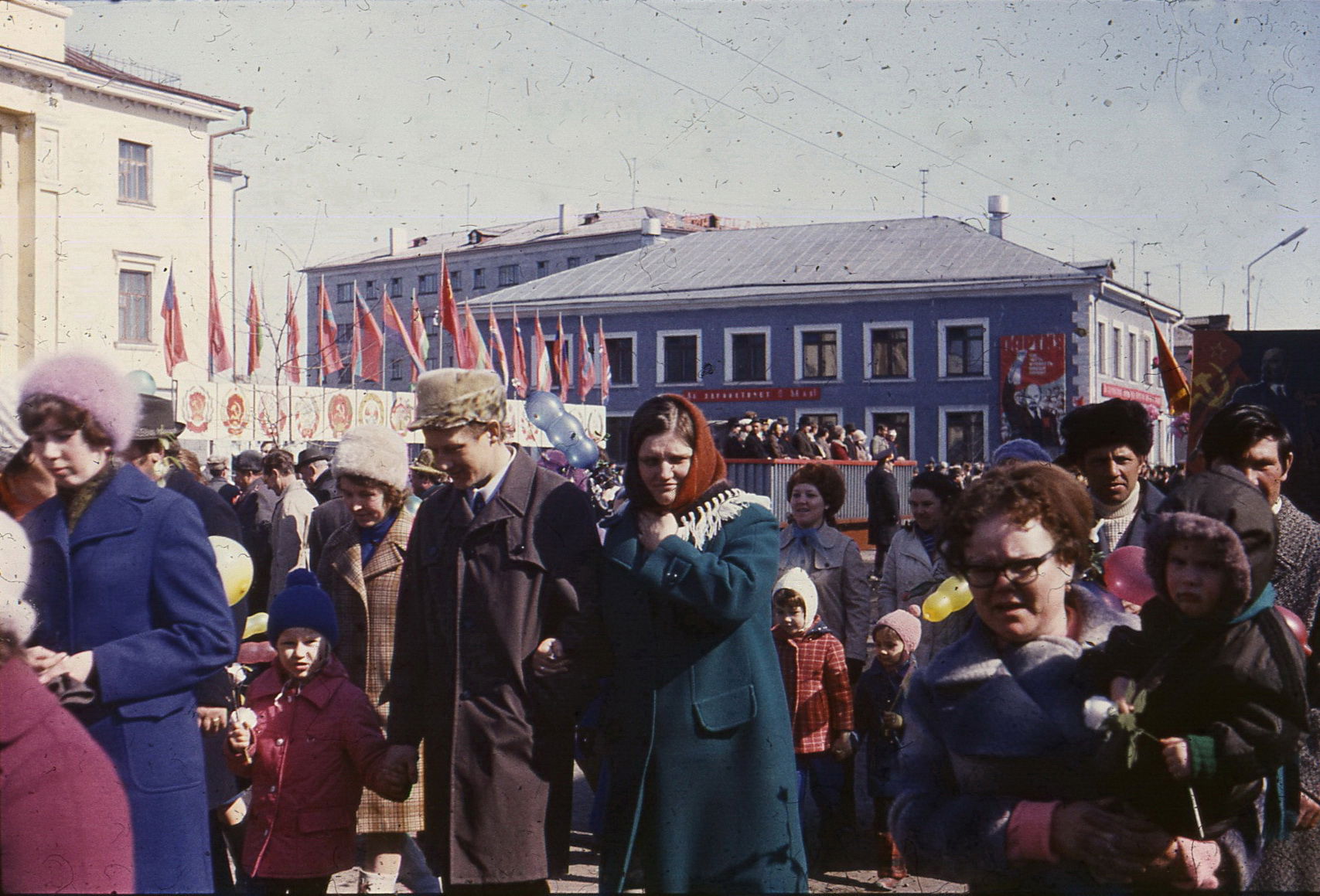 Первомайская демонстрация на Советской ул.