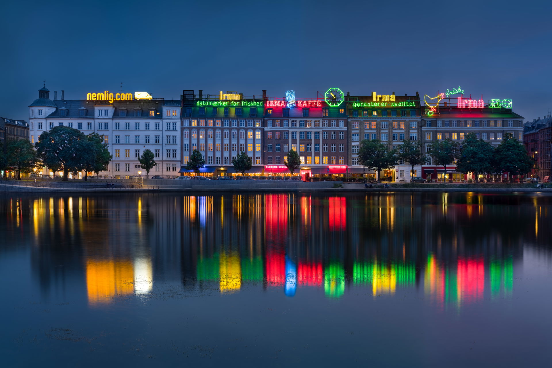 Taken in front of the iconic neon lights over the lakes (søerne…
