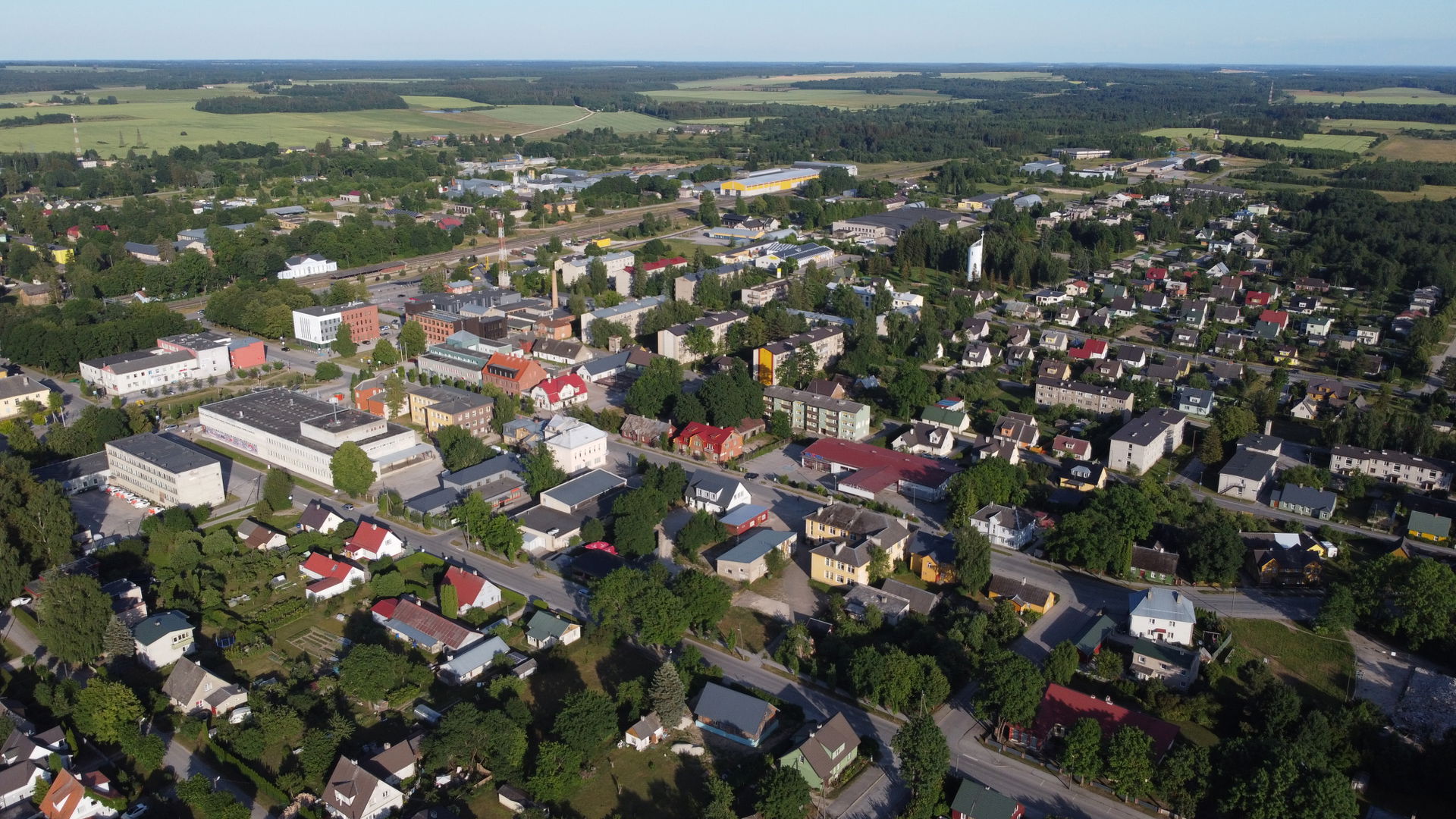Vaade Jõgeva kesklinnale ja raudteele