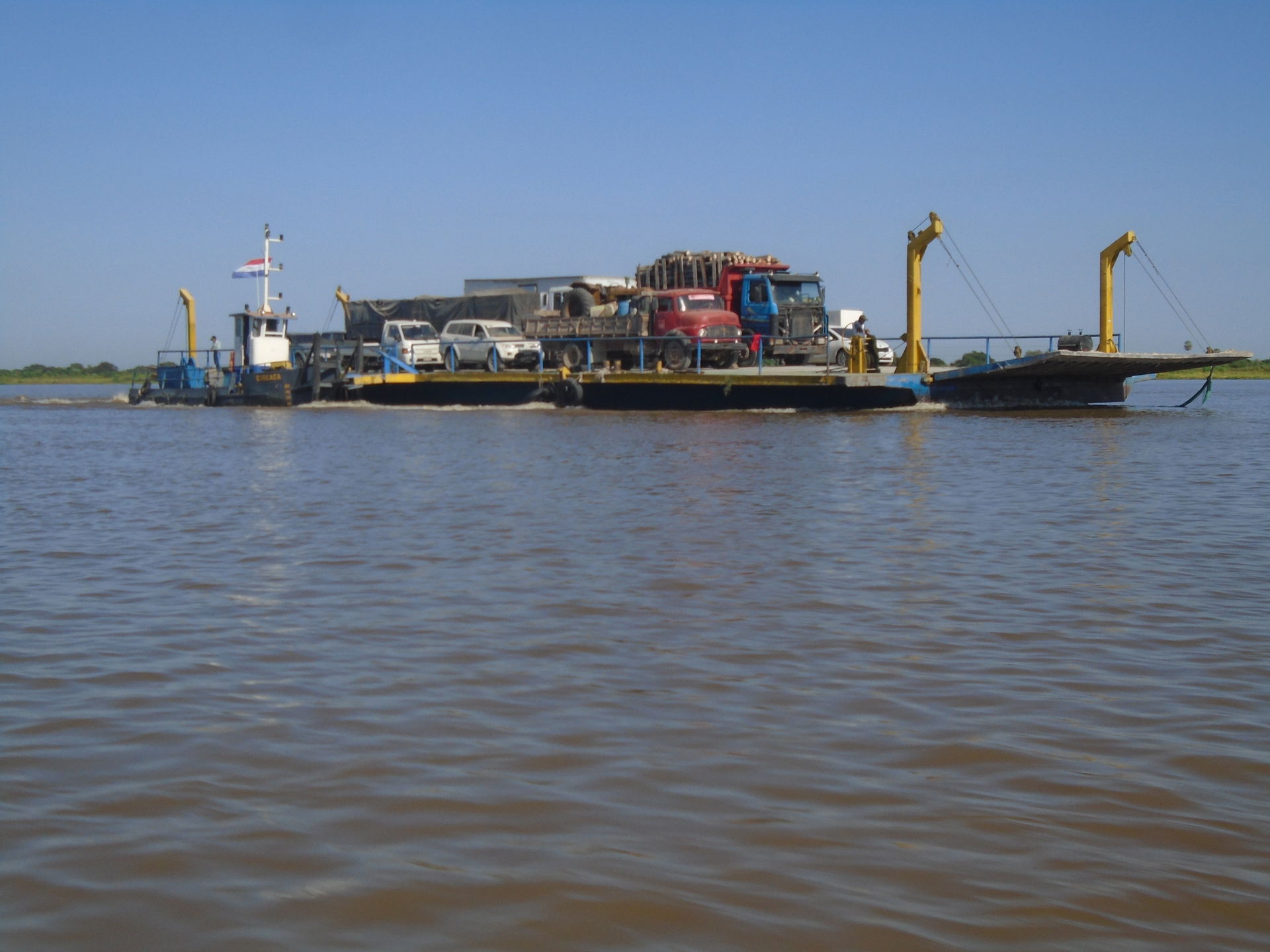 A Puerto Casado se puede acceder tanto en balsa como en lanchas…