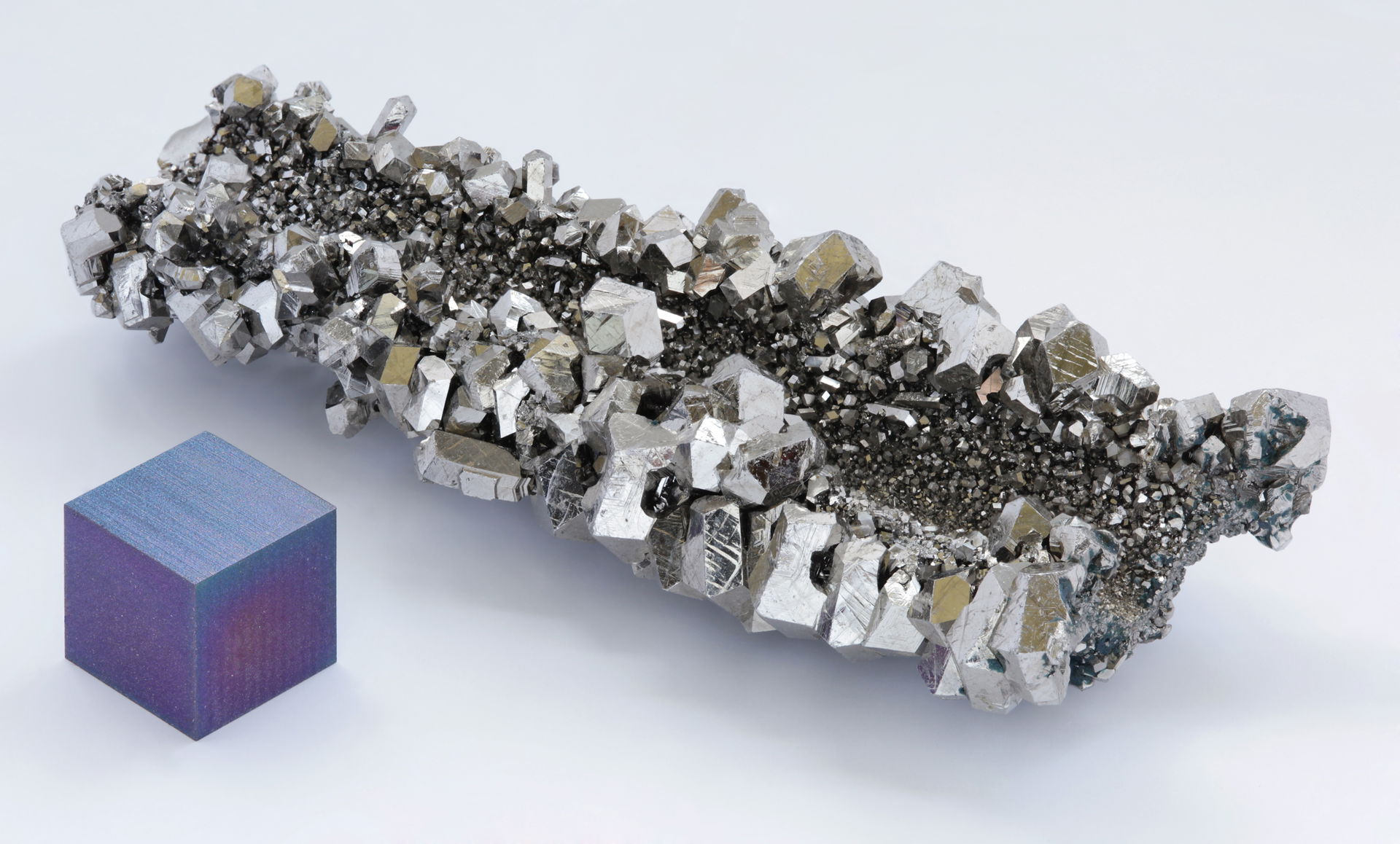 High purity (99.995 % = 4N5) niobium crystals, electrolytic mad…