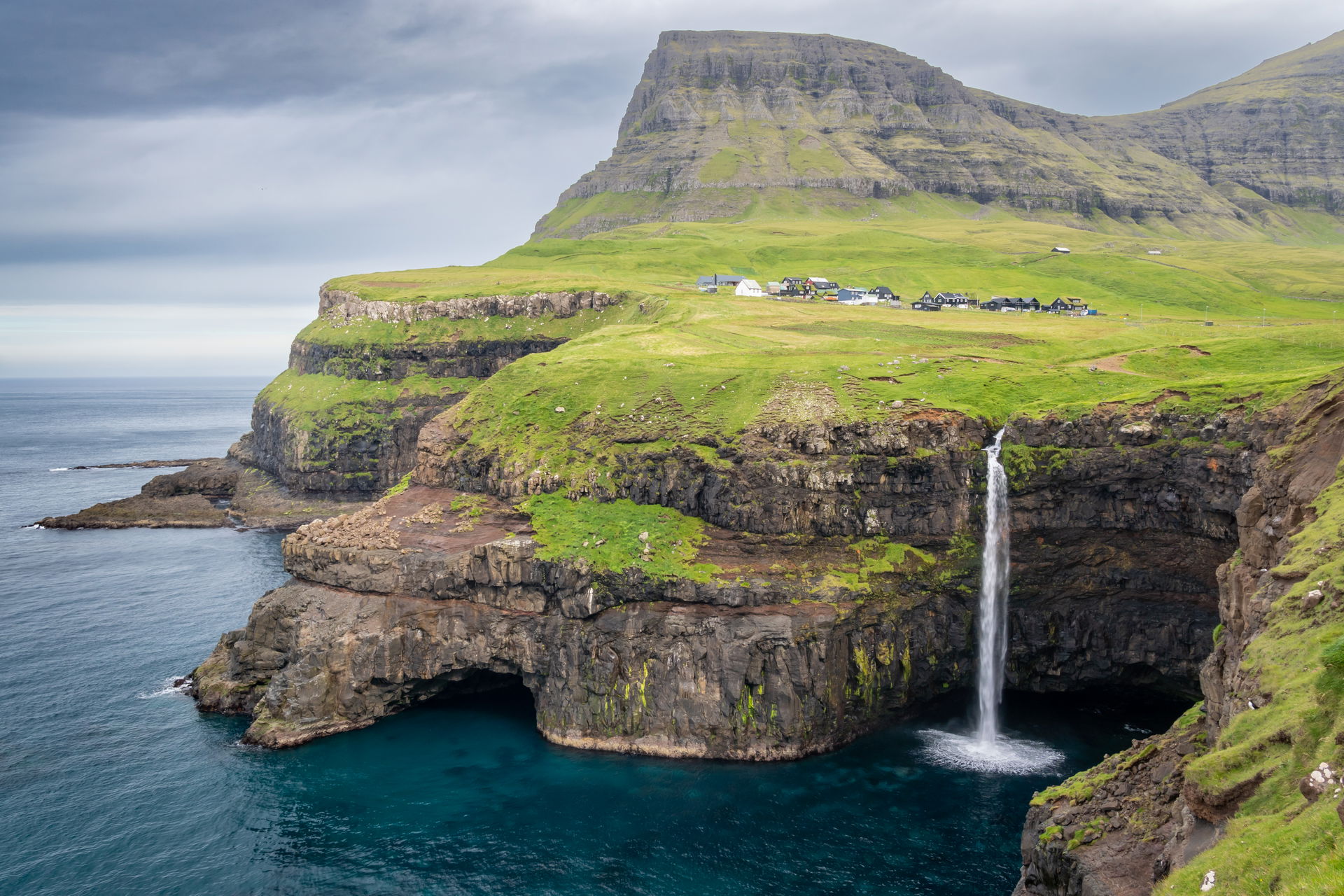 Múlafossur waterfall close to Gásadalur village, Vágar, Faroe I…