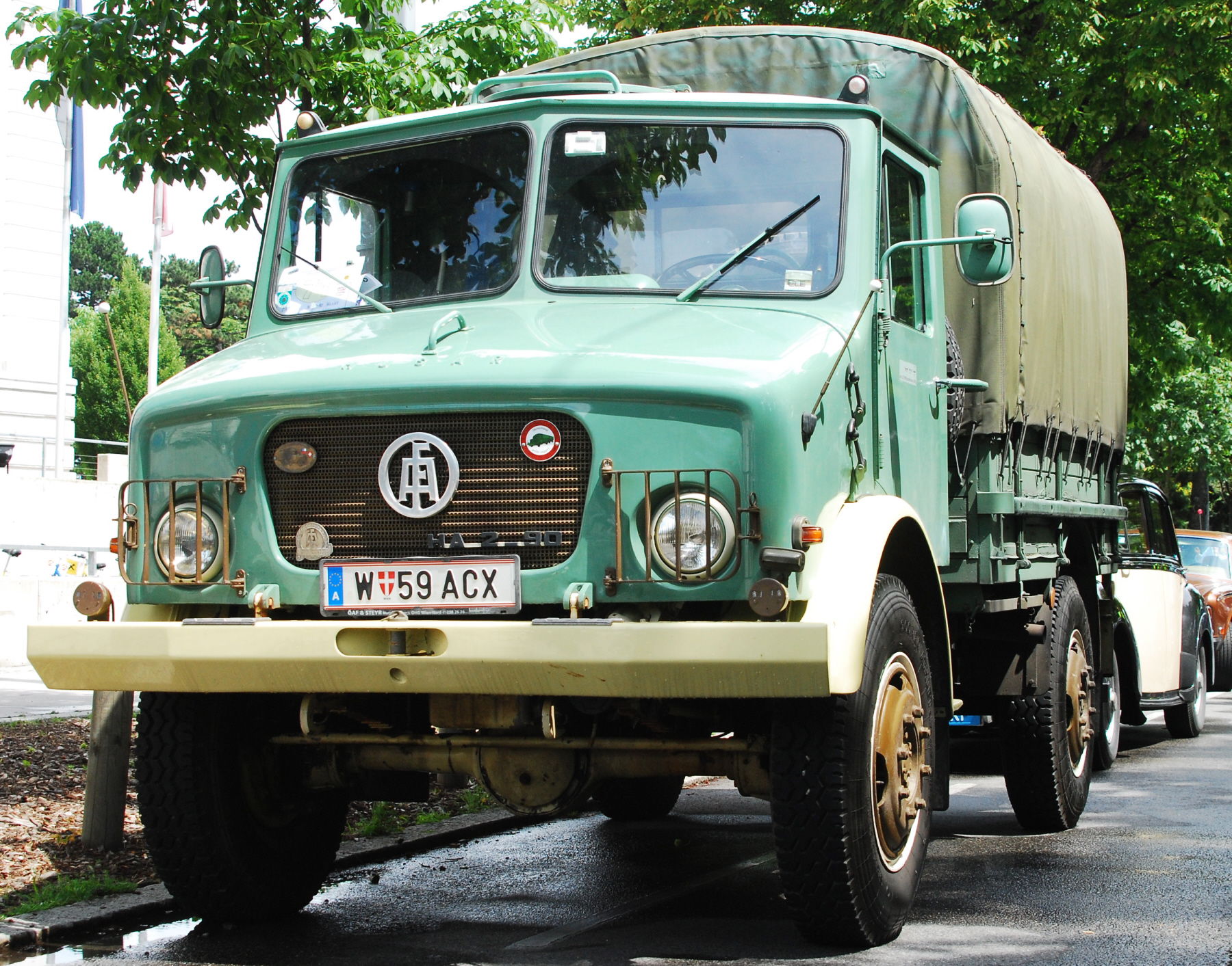 ÖAF-Husar anlässlich eines Oldtimer-Treffens auf der Mariahilfe…