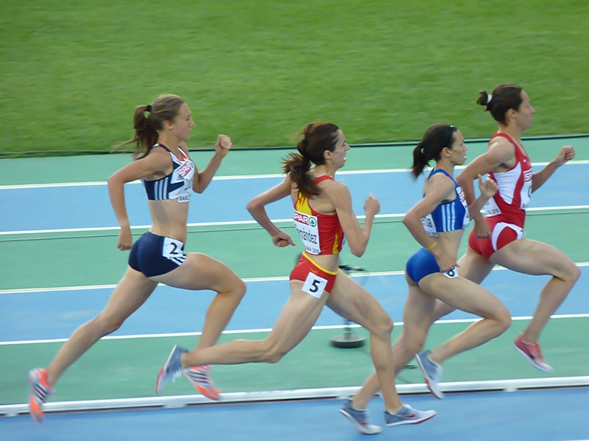 Nuria Fernández (5) and Hind Dehiba (8) in the qualifying heat …