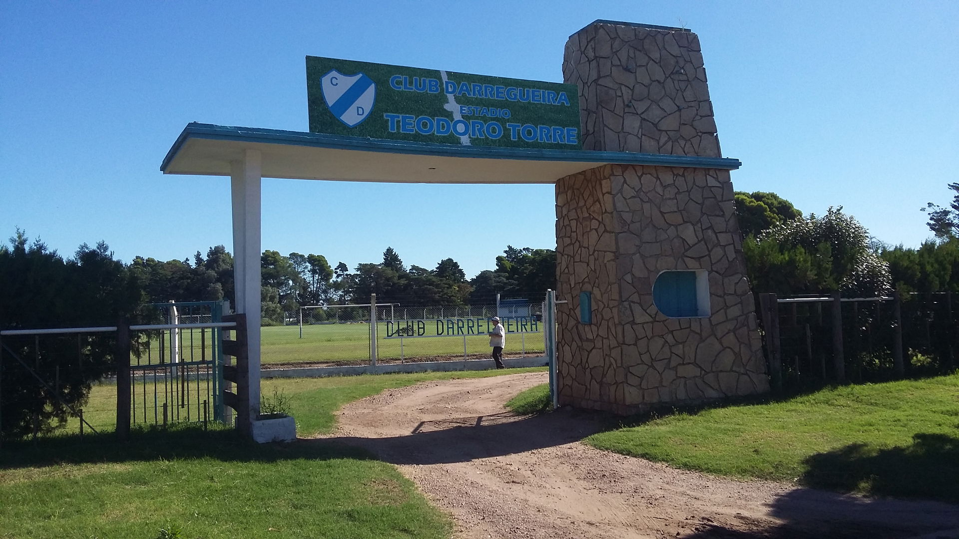 Entrada al Estadio Teodoro Torre por calle Soler.