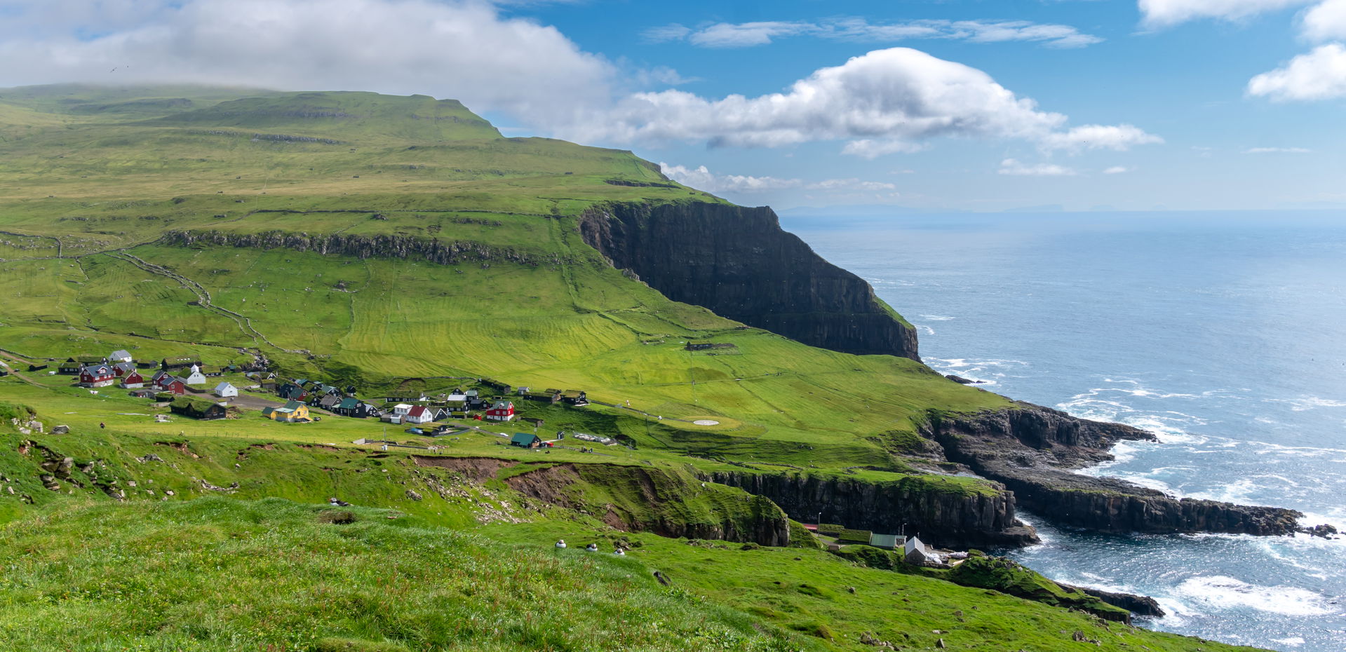 The settlement of Mykines on the island of Mykines, Faroe Islan…
