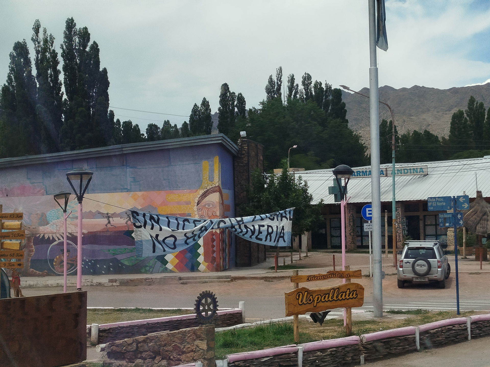 Pancarta contra la megaminería en plaza de Uspallata, Mendoza, …