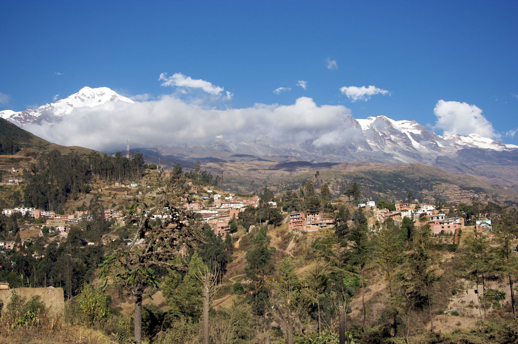 Una vista panorámica de la población de Sorata en el departamen…
