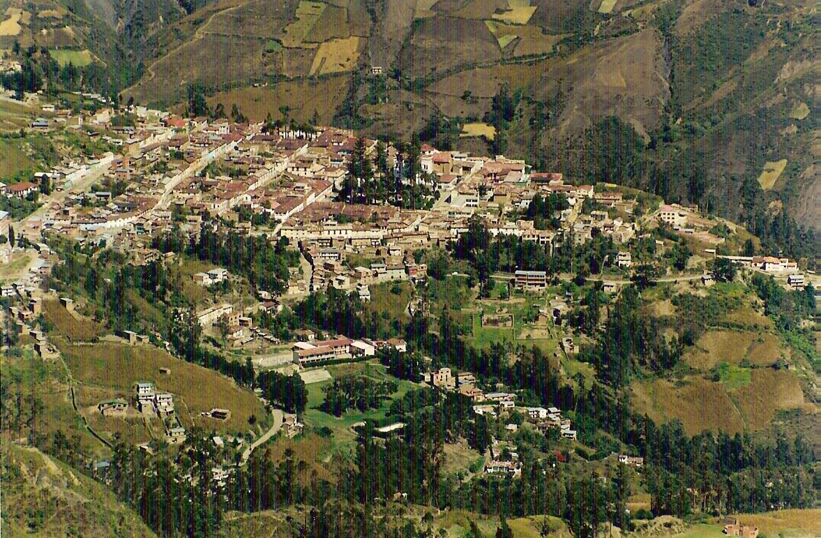 Vue du village de Sorata (Bolivie) depuis les hauteurs de Puran…