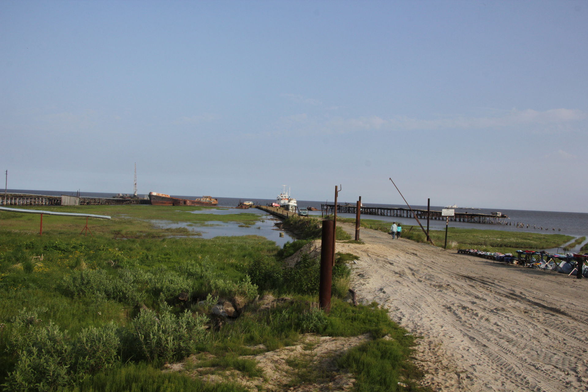 Hafen von Nowy Port, Nordsibirien. In der Mitte der aktuell ver…