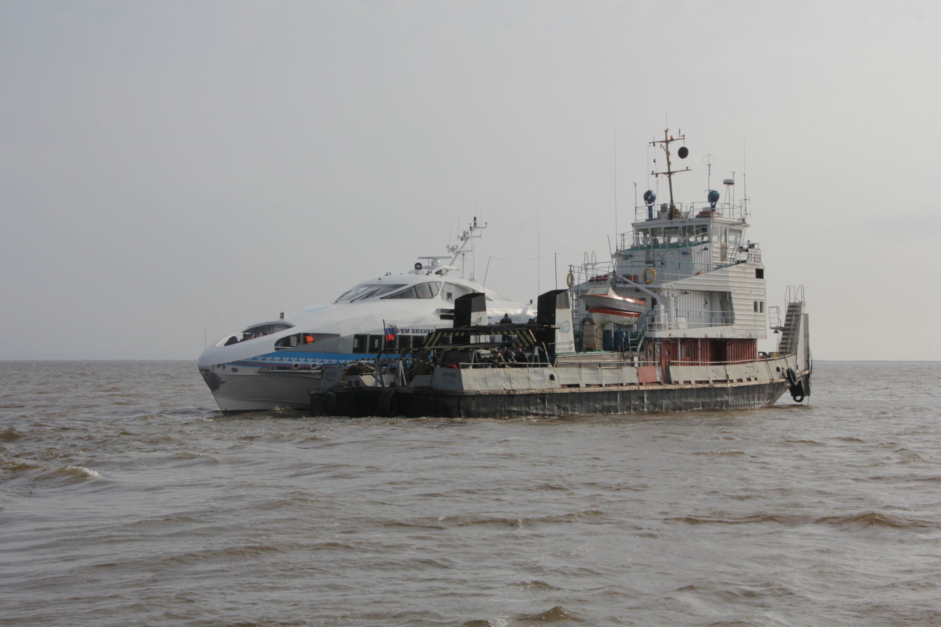 Anlegestelle für Tragflächenboote in Nowy Port, Sibirien. Da da…