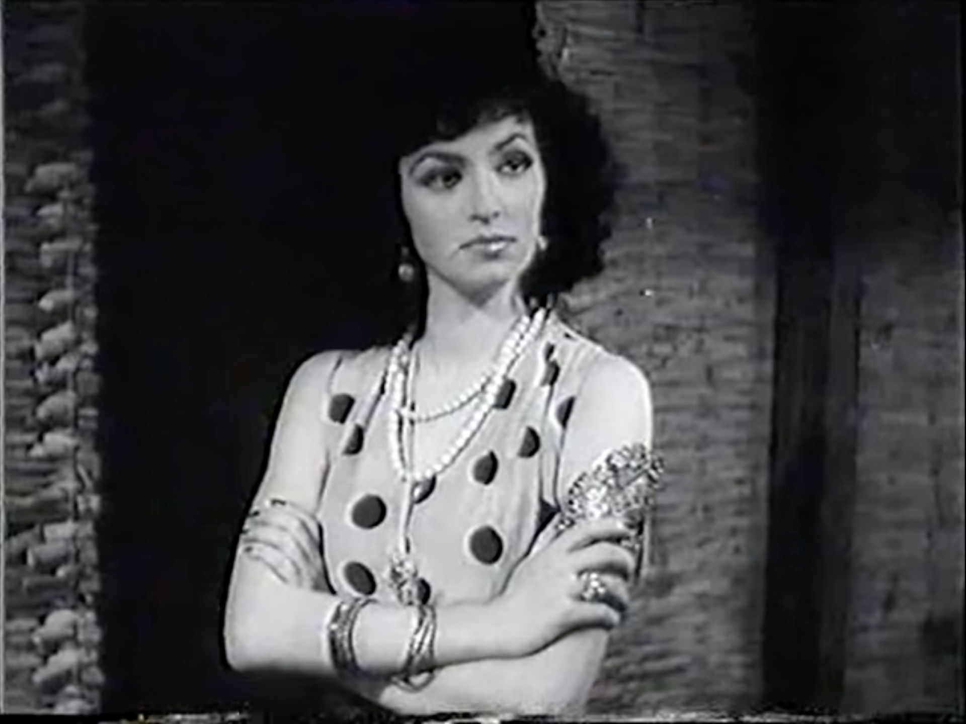 Doris Duranti in una scena del film italiano Giarabub (1942). C…