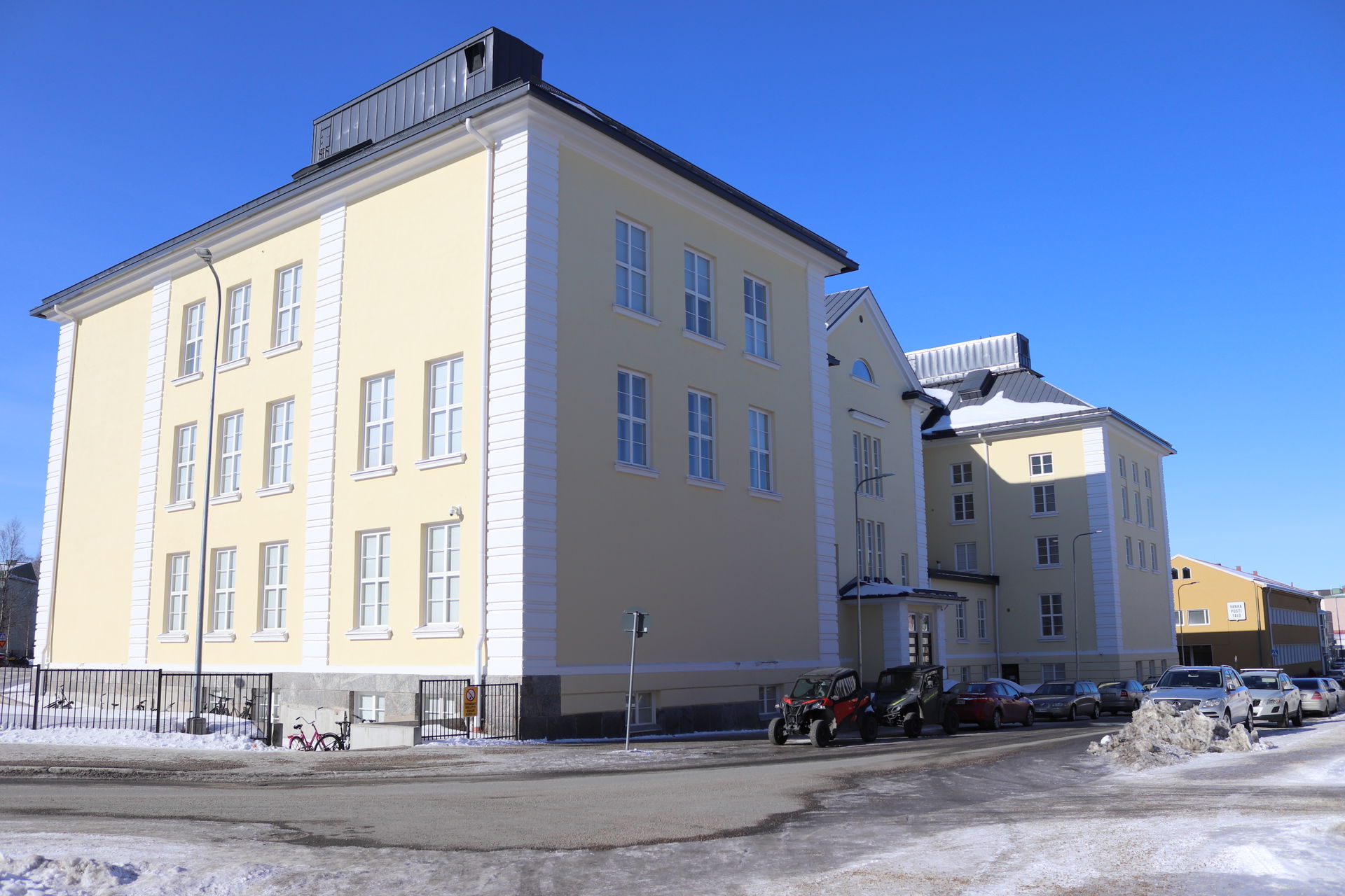 Kajaanin Lyseo valmistui vuonna 1925.  Suunnittelijana toimi yl…
