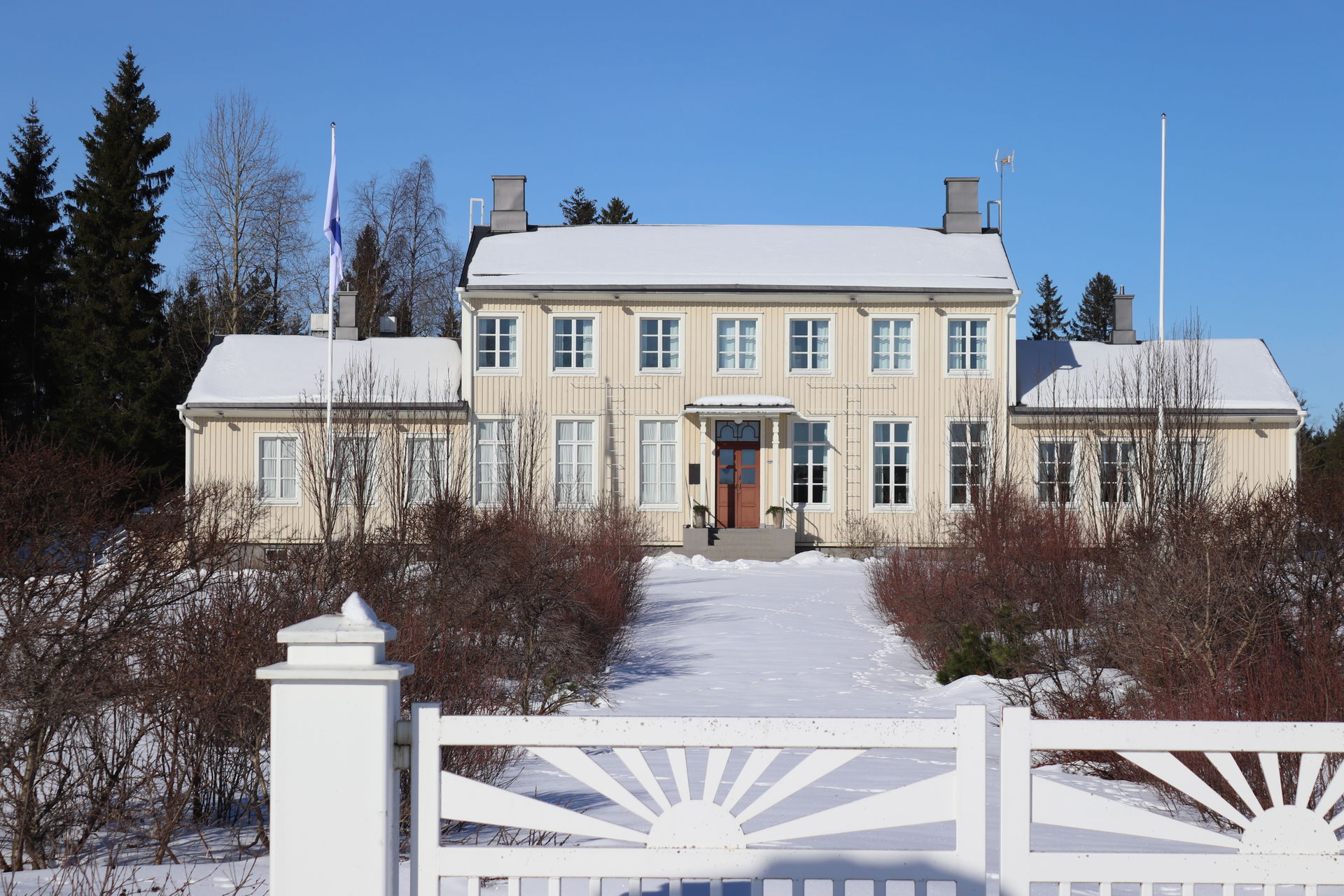 Rakennus valmistui vuonna 1928  tietopuolisen karjanhoitokoulun…