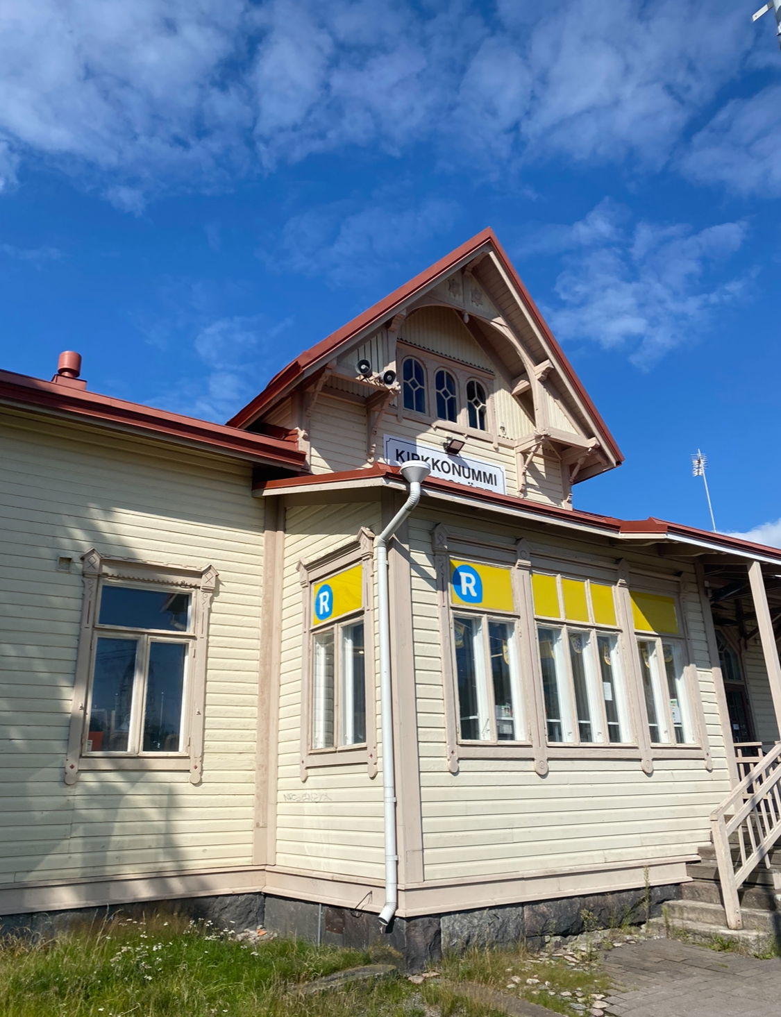 Kirkkonummi / Kyrkslätt railway station.