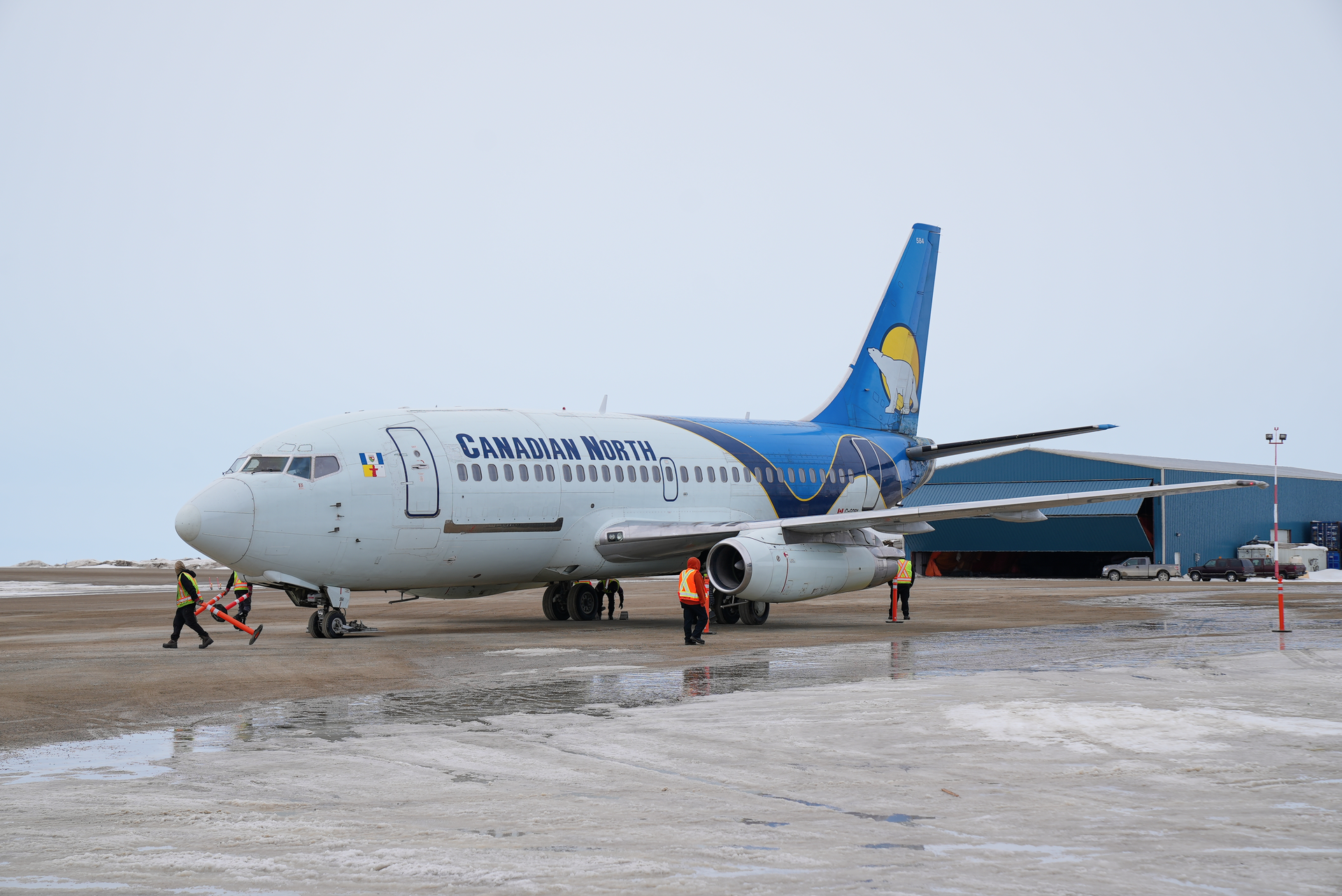 Canadian North 737-200 in Cambridge Bay, Nunavut